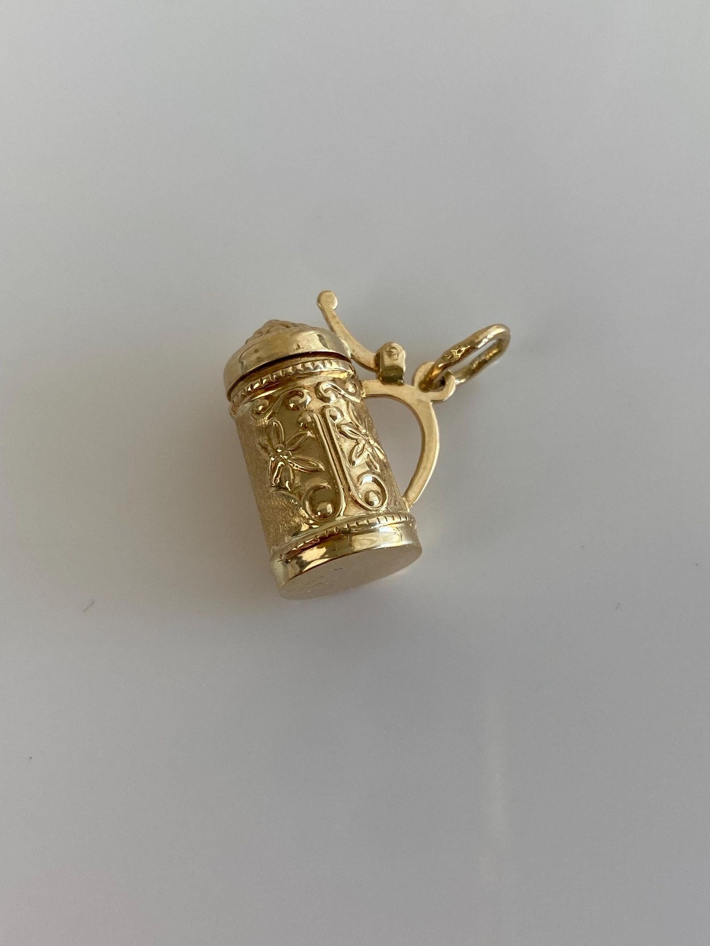 Vintage 14k Yellow Gold Articulated Floral Beer Stein Charm