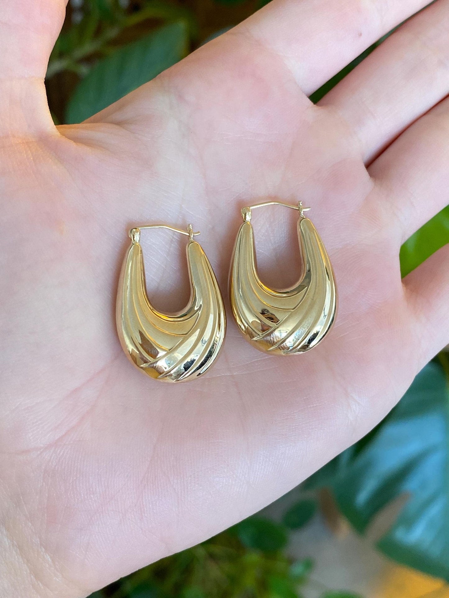 Vintage 14k Yellow Gold Design Hoop Earrings