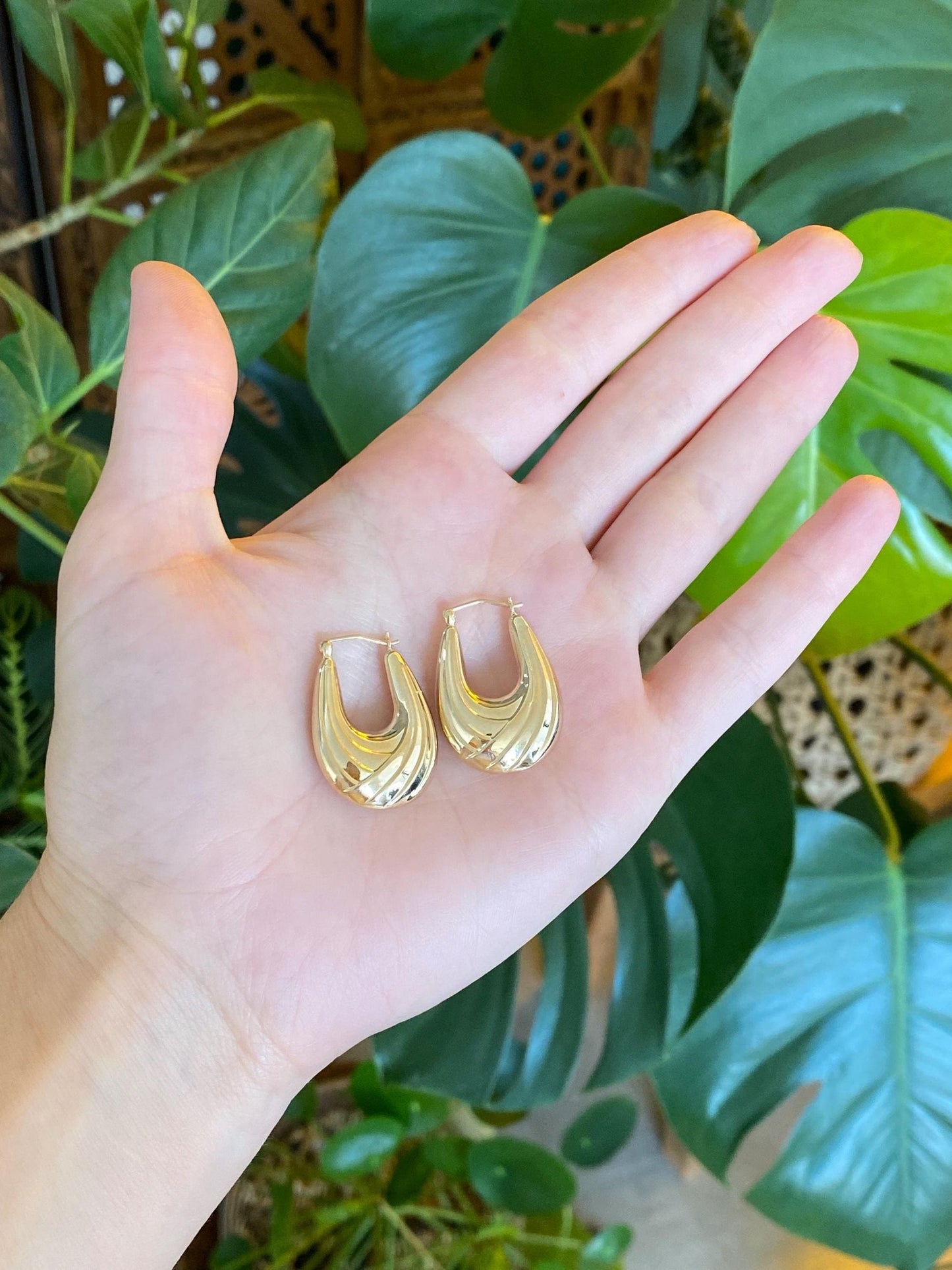 Vintage 14k Yellow Gold Design Hoop Earrings