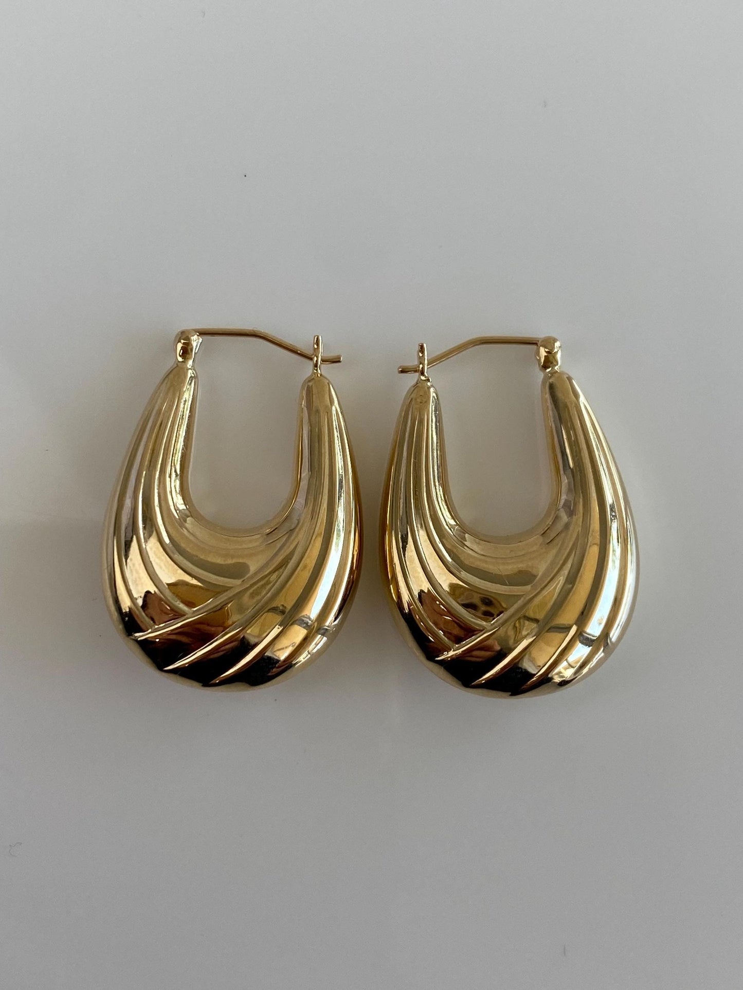 Vintage 14k Yellow Gold Design Hoop Earrings