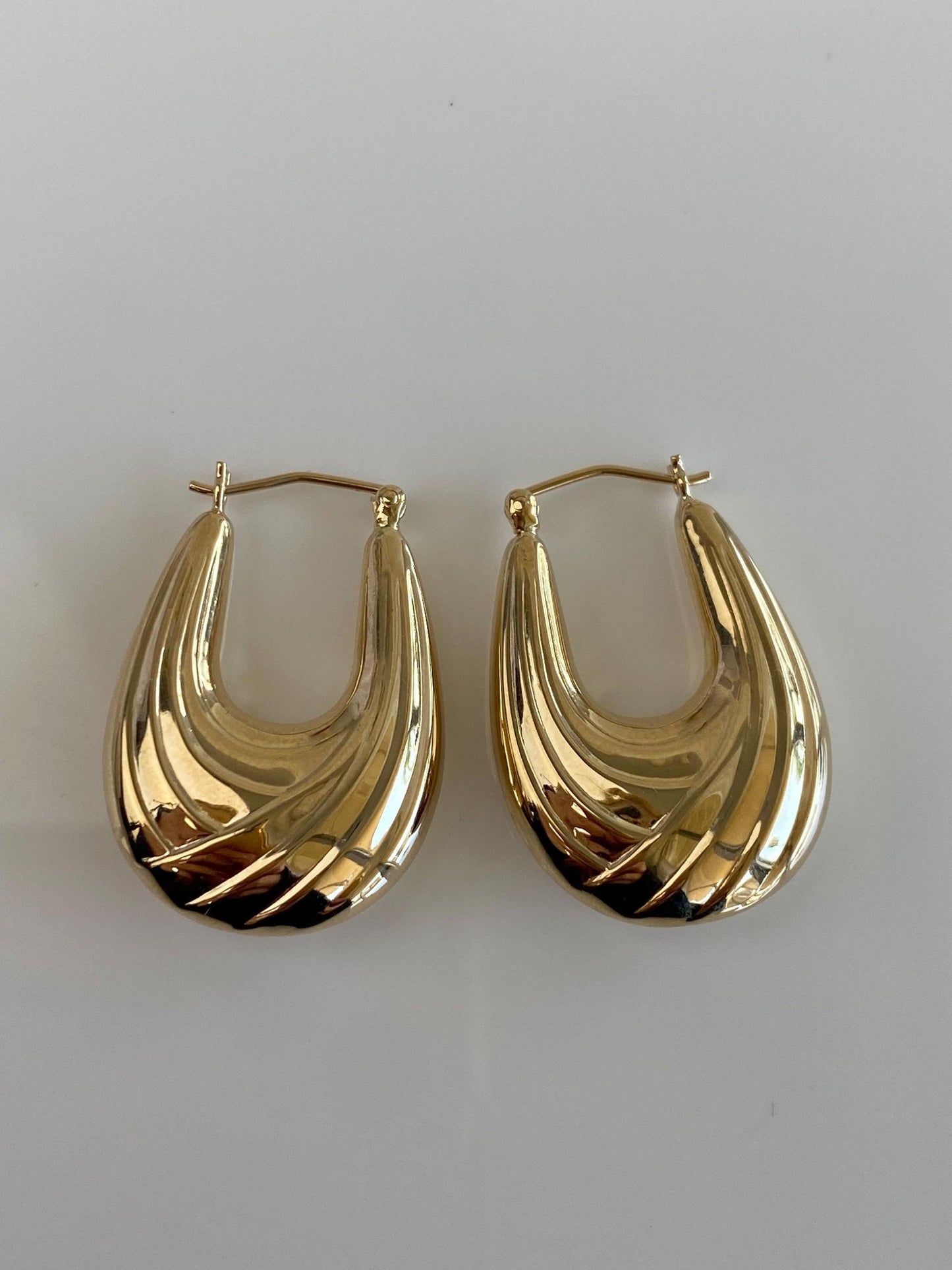 Vintage 14k Yellow Gold Design Hoop Earrings