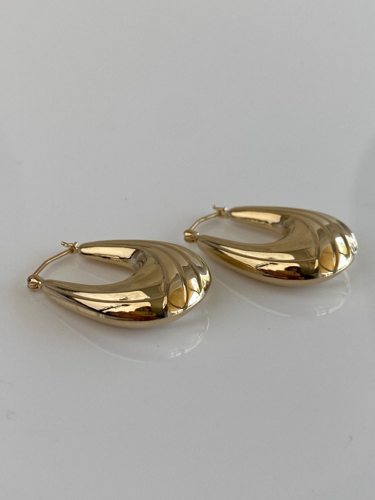 Vintage 14k Yellow Gold Design Hoop Earrings