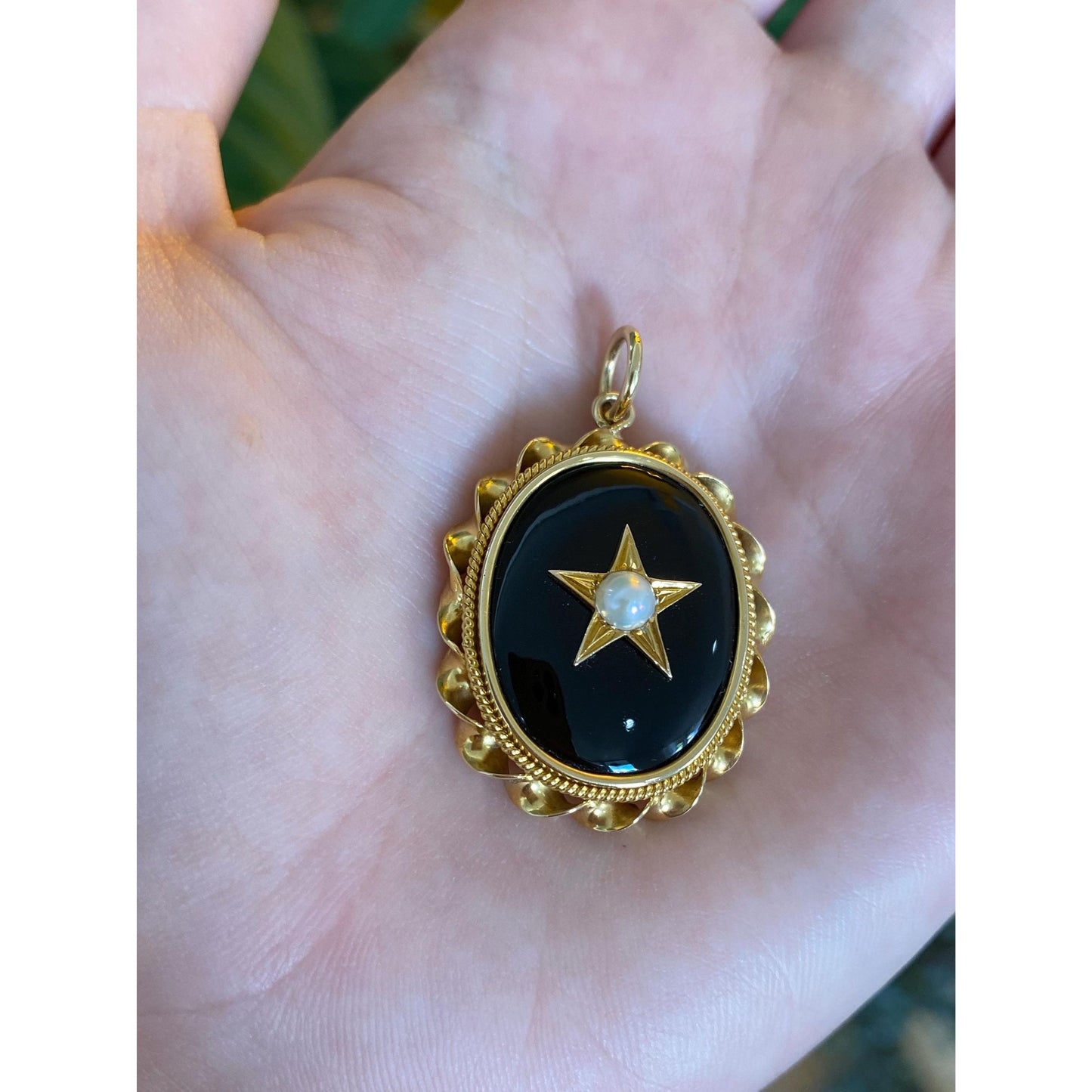Vintage Solid 18k Yellow Gold Black Onyx Pearl Star Charm