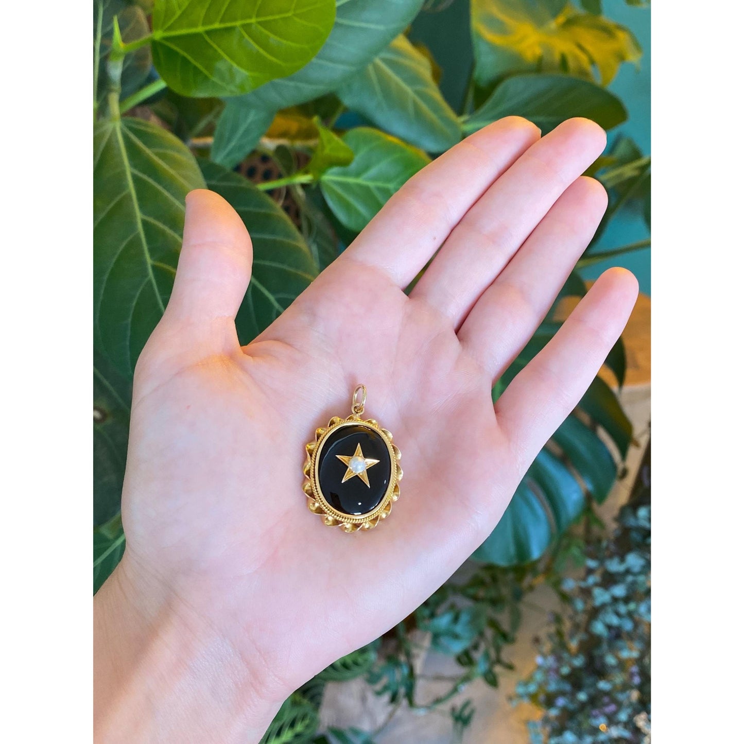 Vintage Solid 18k Yellow Gold Black Onyx Pearl Star Charm