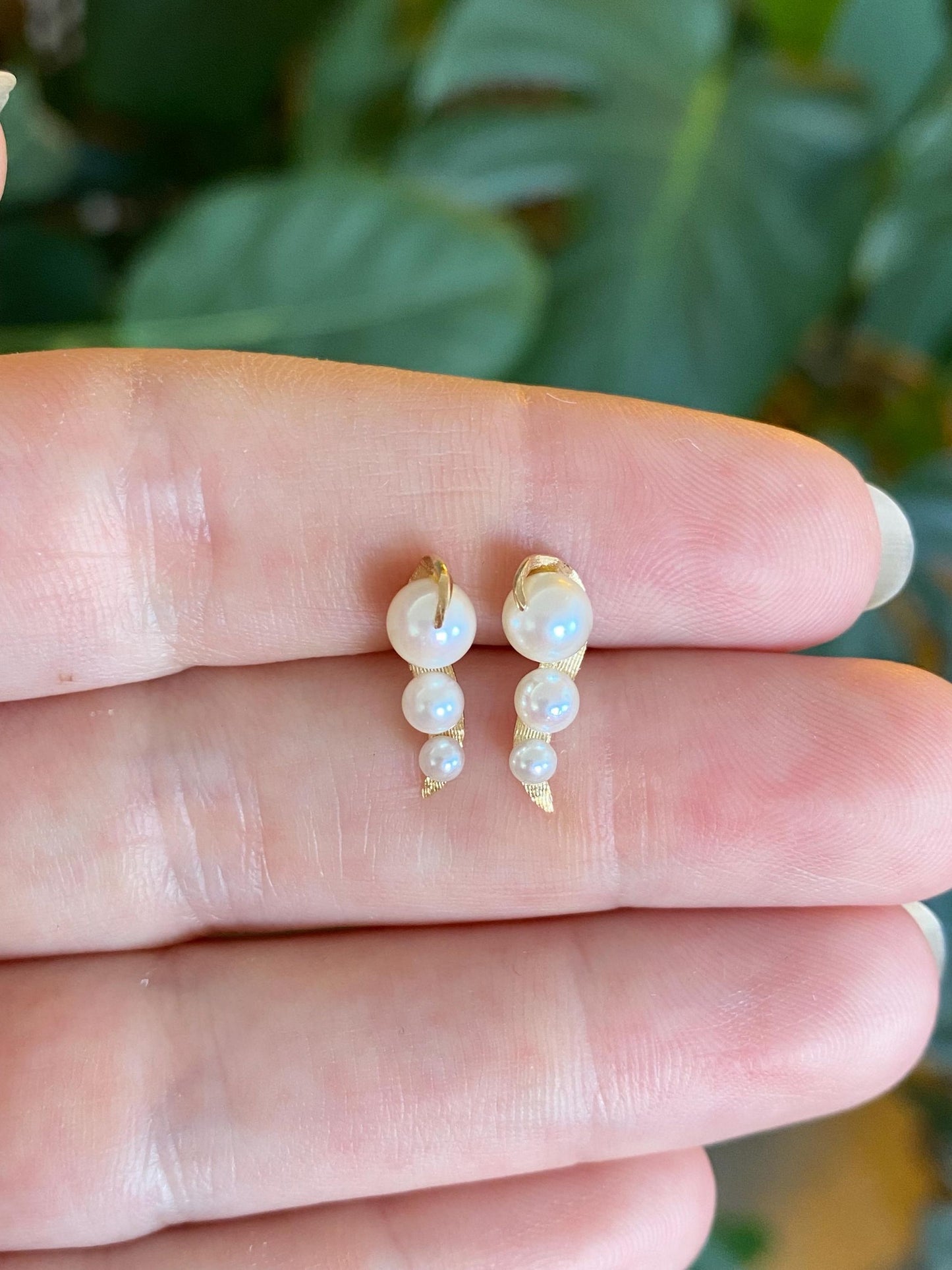 Vintage Solid 14k Yellow Gold Pearls Stud Earrings