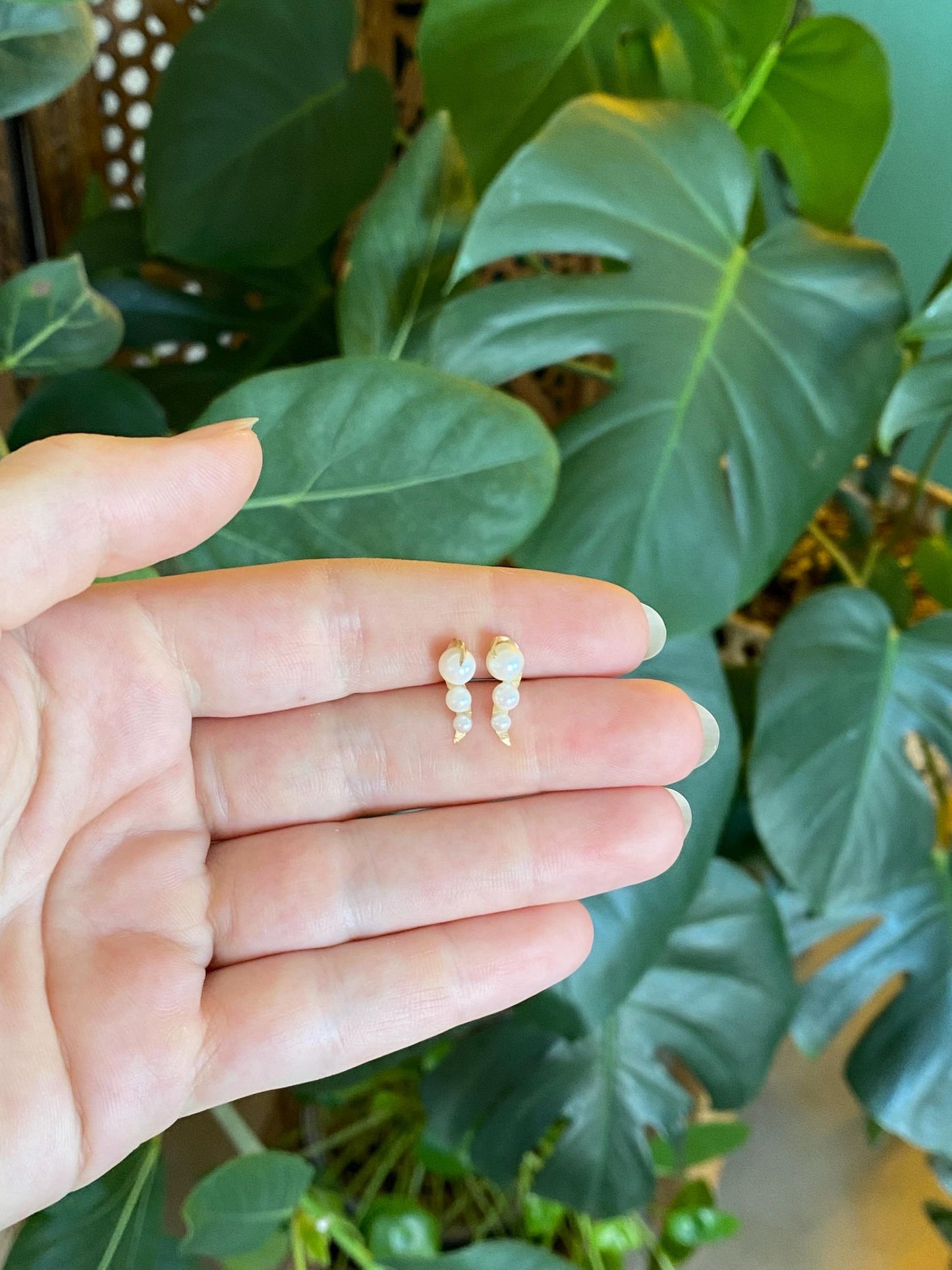 Vintage Solid 14k Yellow Gold Pearls Stud Earrings