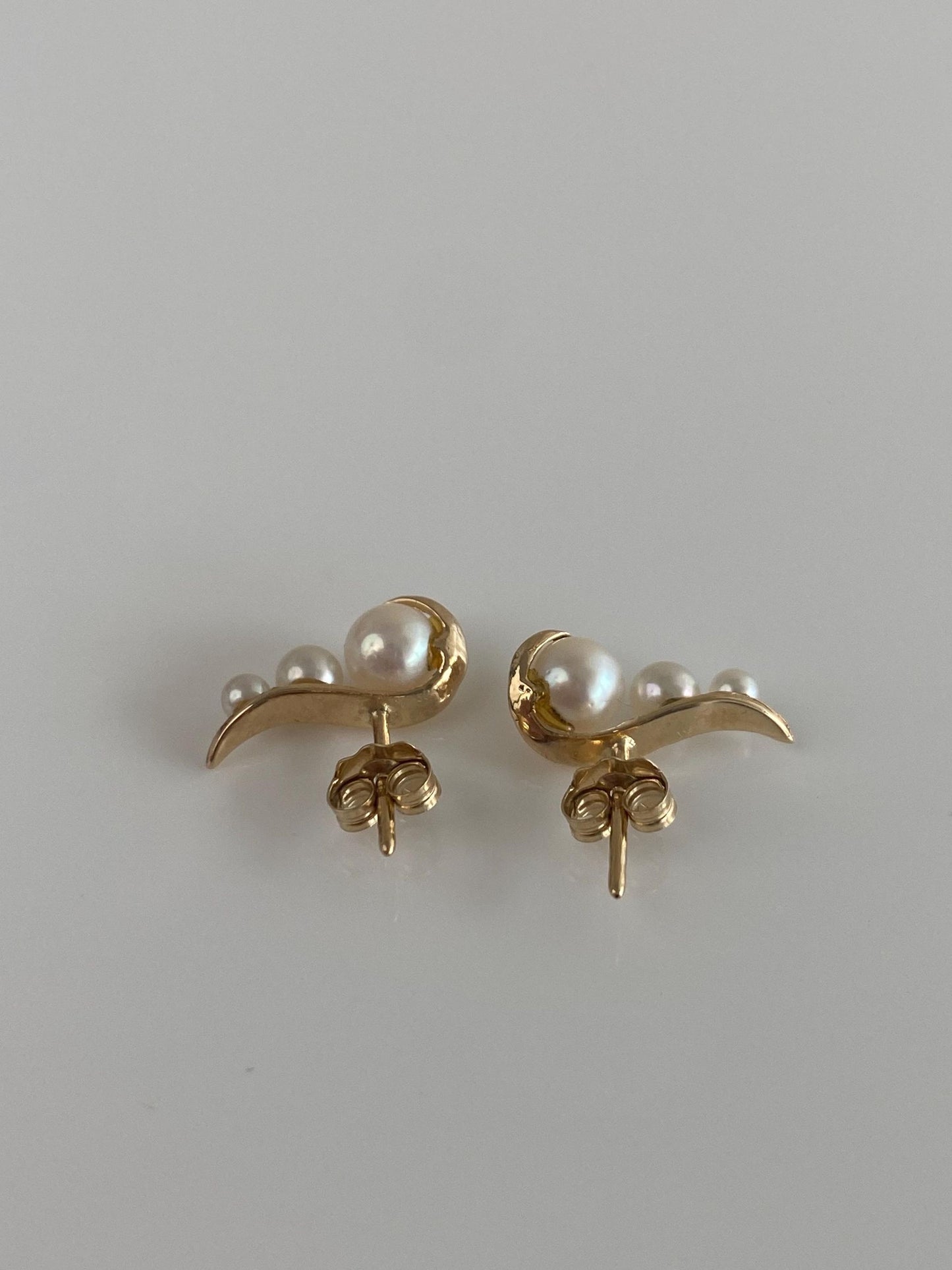 Vintage Solid 14k Yellow Gold Pearls Stud Earrings
