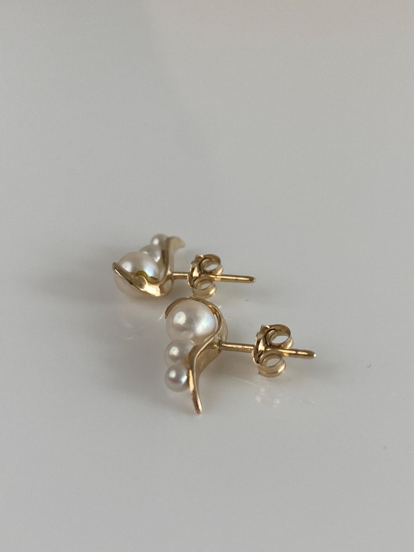 Vintage Solid 14k Yellow Gold Pearls Stud Earrings