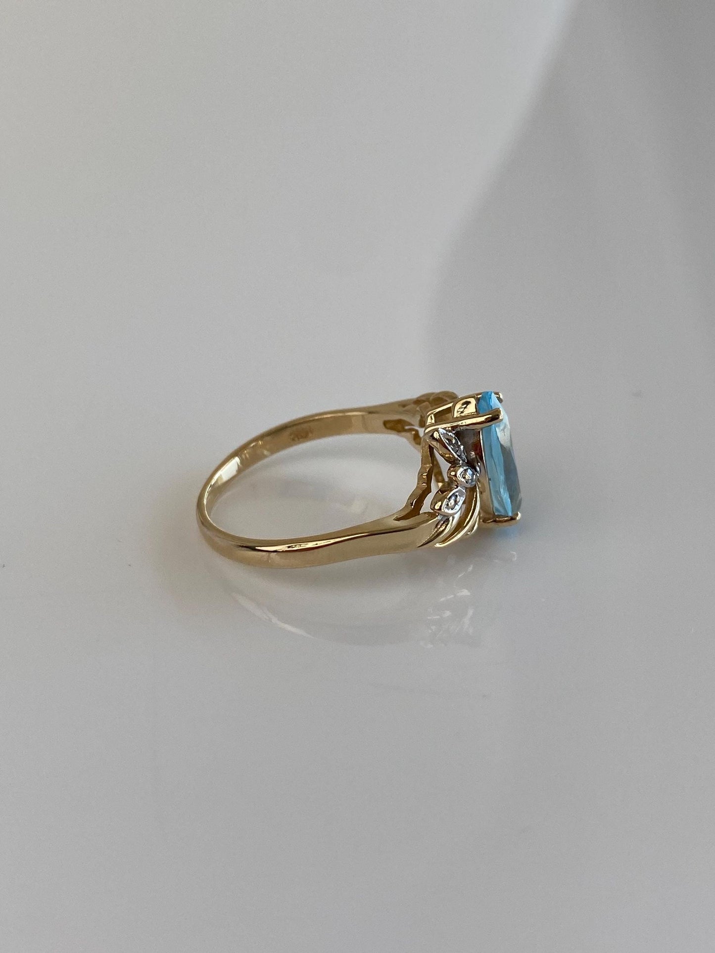 Vintage Solid 14k Yellow Gold Marquis Topaz Diamonds Ring - Size 7.5