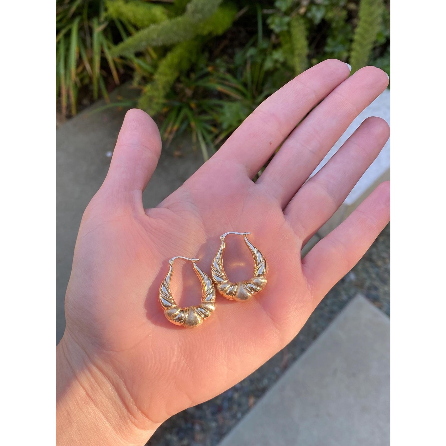Vintage 14k Yellow Gold Scalloped Hoop Earrings