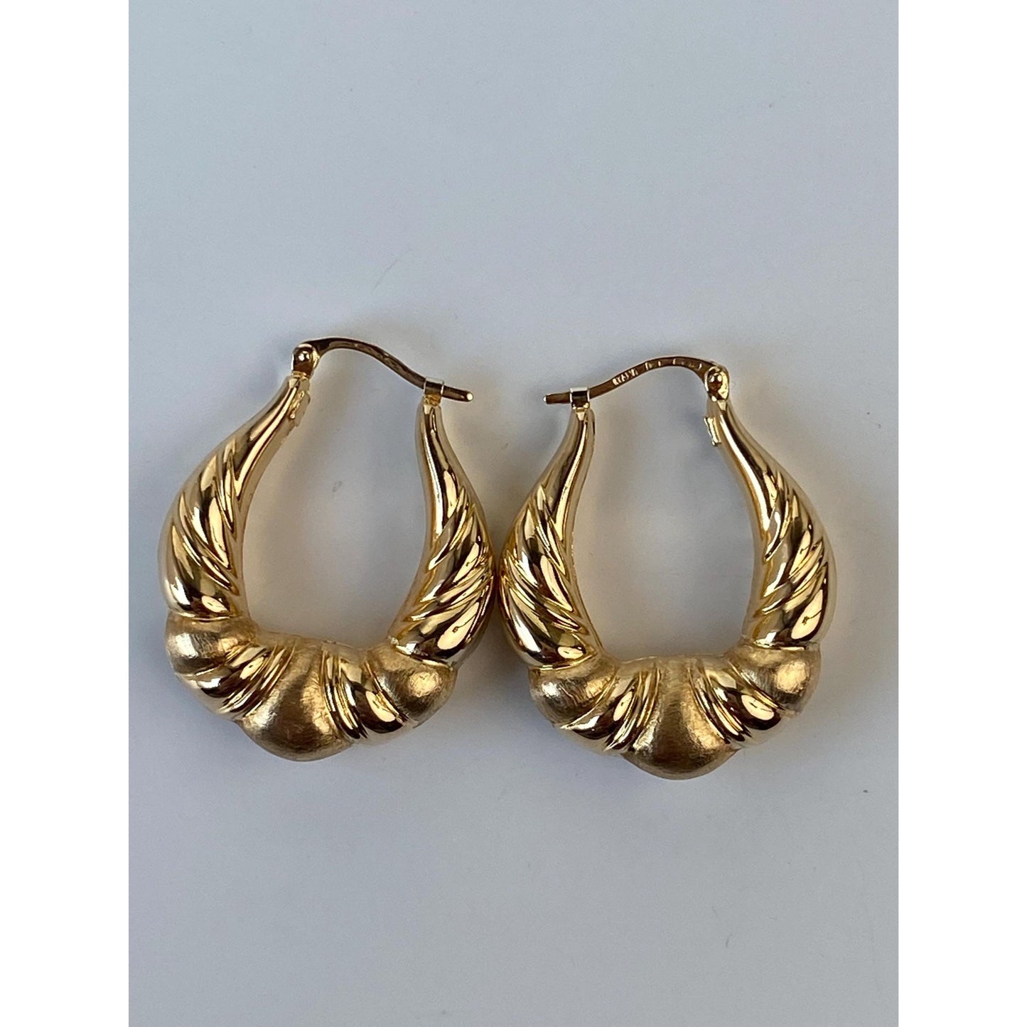 Vintage 14k Yellow Gold Scalloped Hoop Earrings