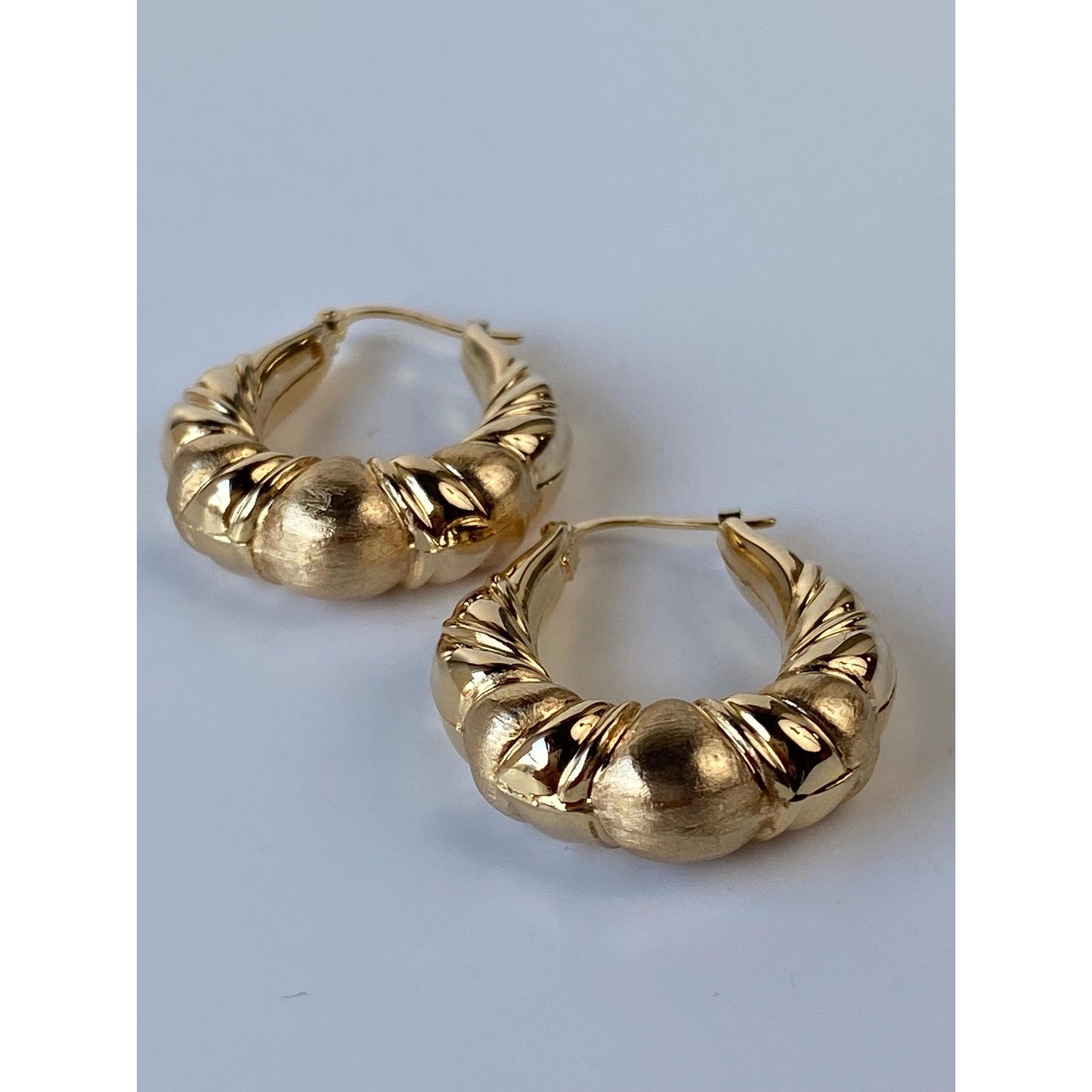 Vintage 14k Yellow Gold Scalloped Hoop Earrings