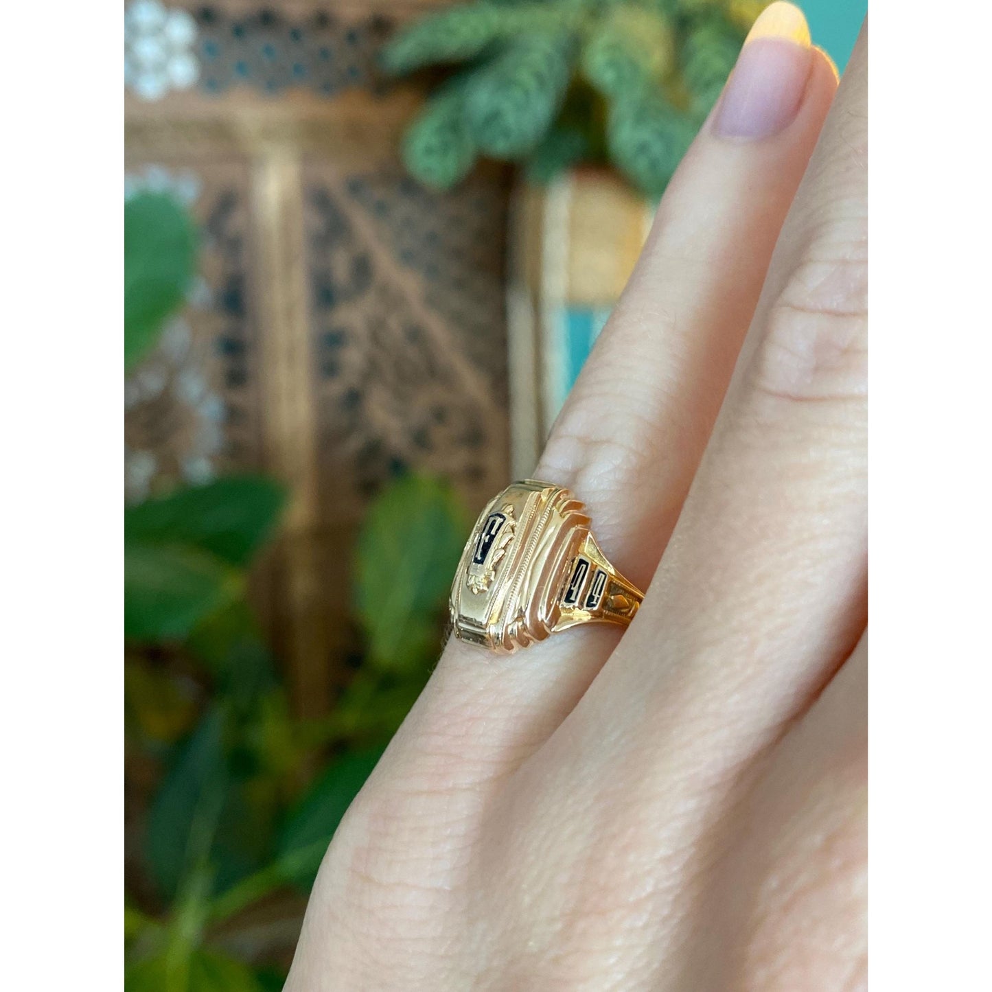 Vintage Solid 10k Yellow Gold 1944 Class Ring - Size 4.5