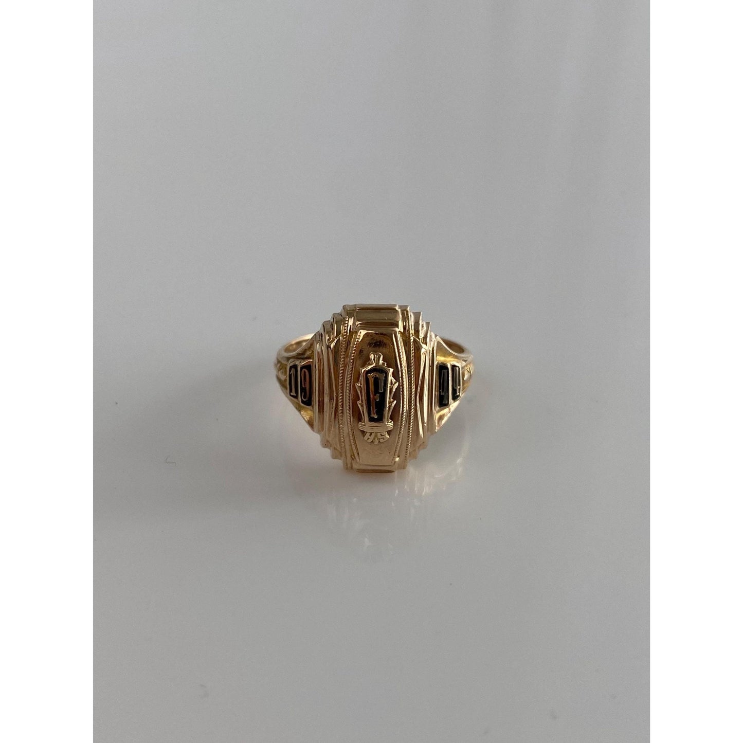Vintage Solid 10k Yellow Gold 1944 Class Ring - Size 4.5
