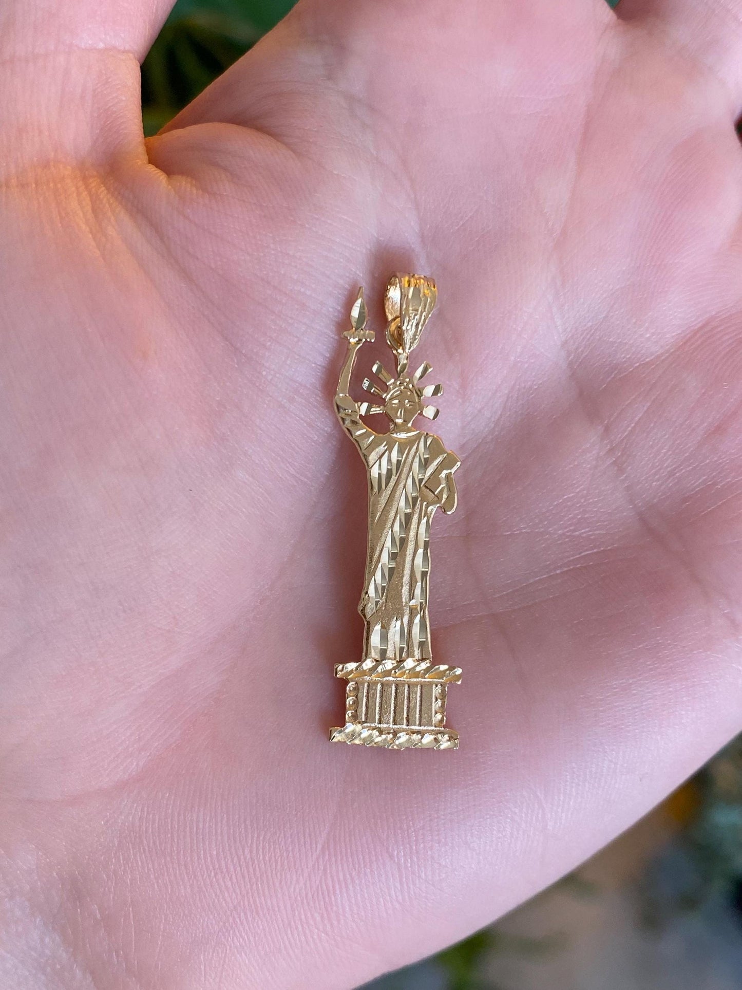 Vintage Solid 14k Yellow Gold Diamond Cut Statue of Liberty Charm