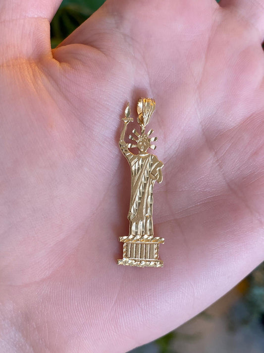Vintage Solid 14k Yellow Gold Diamond Cut Statue of Liberty Charm