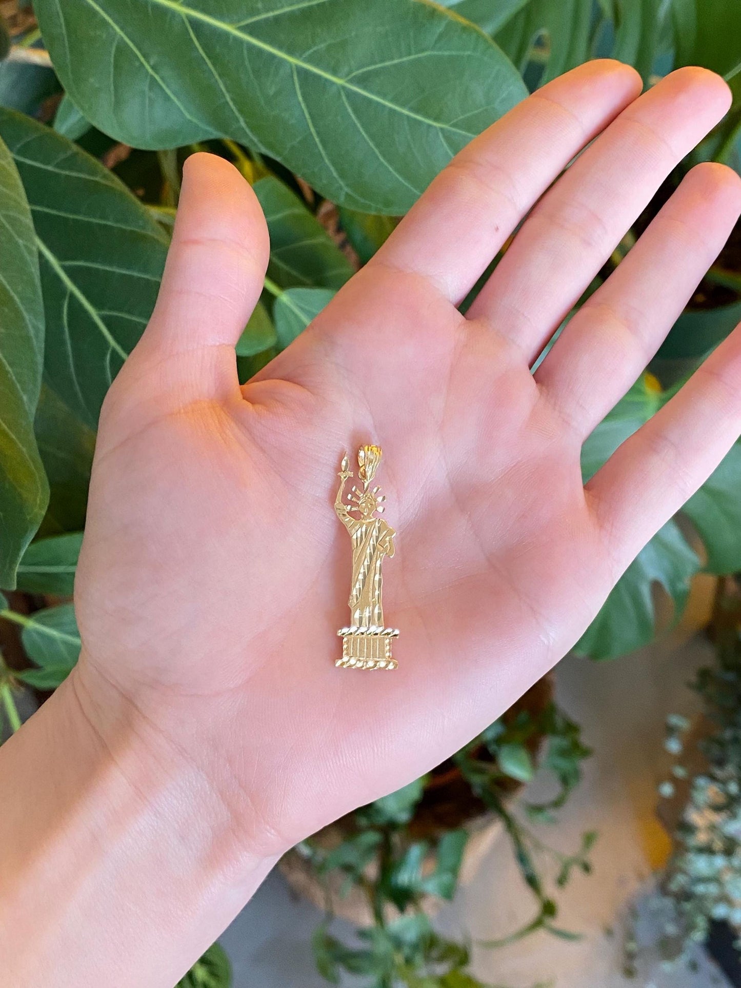 Vintage Solid 14k Yellow Gold Diamond Cut Statue of Liberty Charm