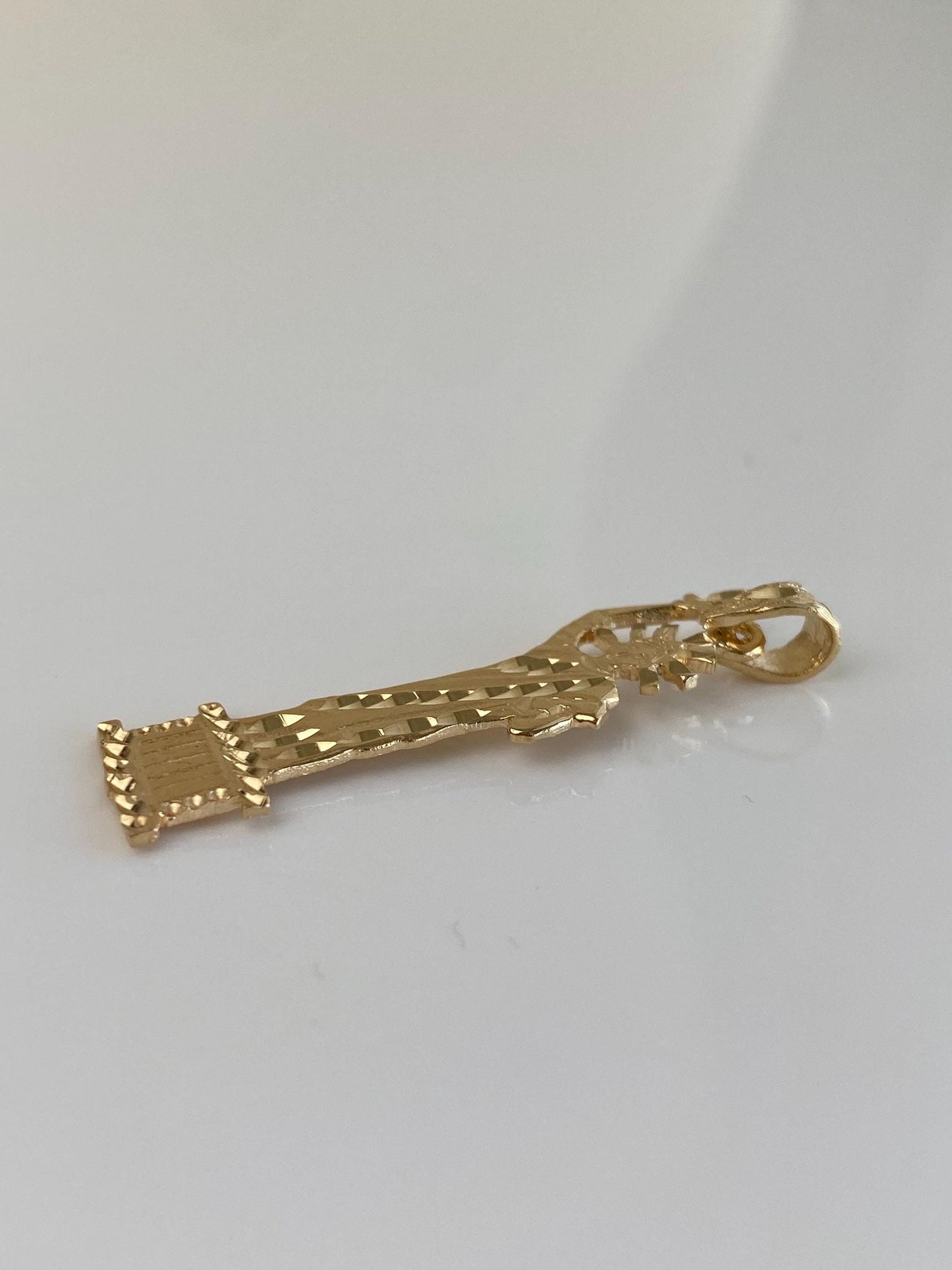 Vintage Solid 14k Yellow Gold Diamond Cut Statue of Liberty Charm