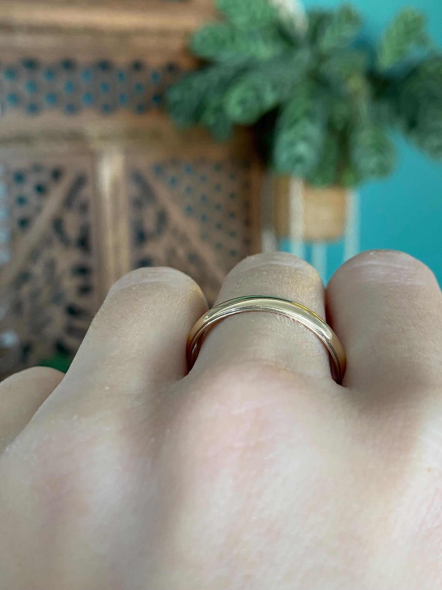 Vintage Solid 14k Yellow Gold Lined Ring Band - Size 10.25