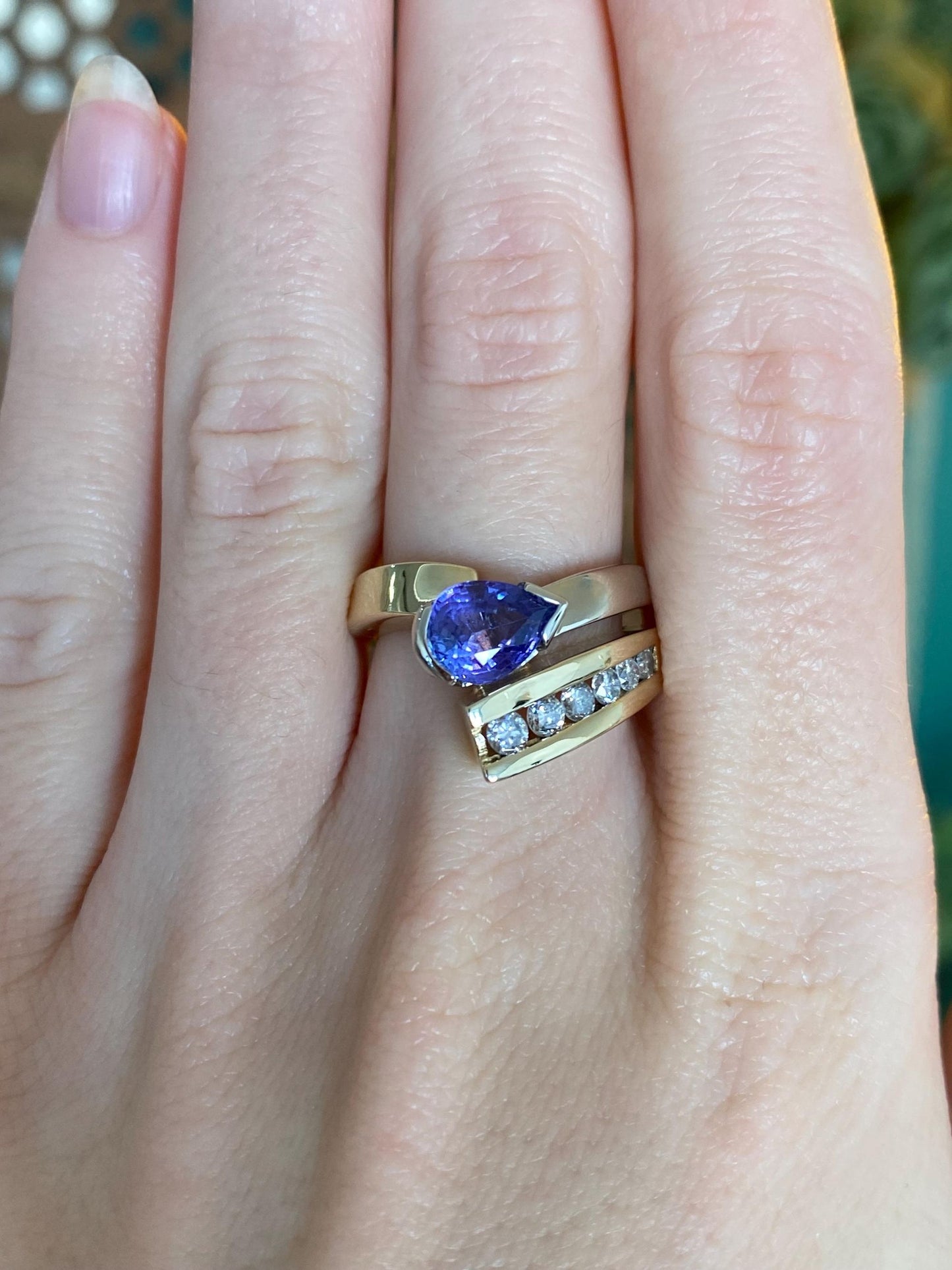 Vintage Solid 14k Yellow Gold Diamond Tanzanite Chevron Ring - Size 6.5