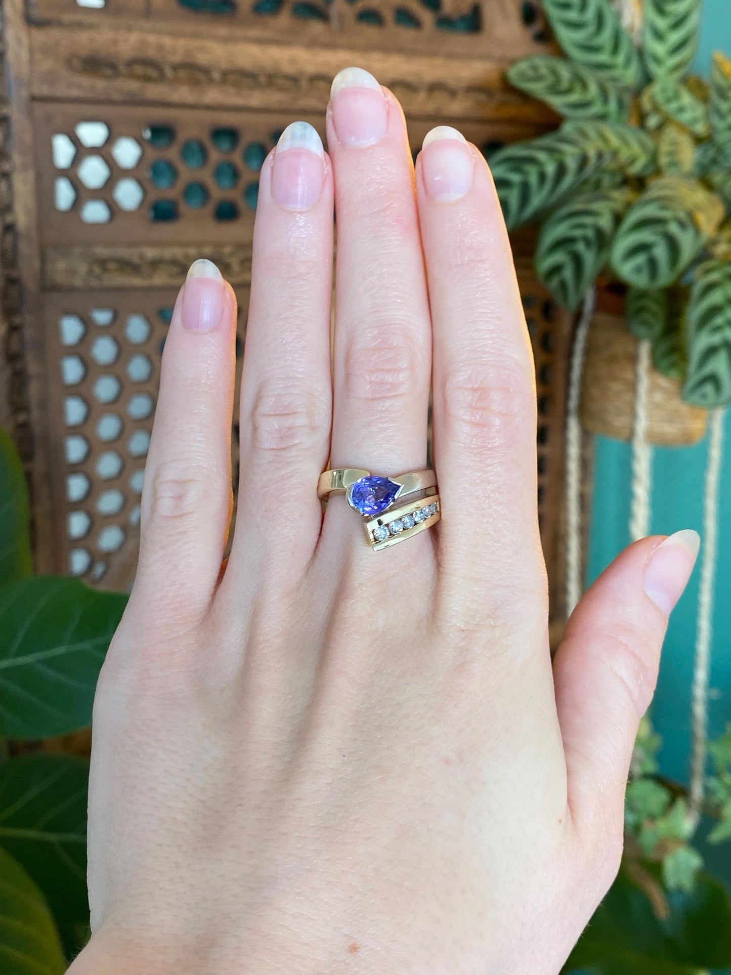 Vintage Solid 14k Yellow Gold Diamond Tanzanite Chevron Ring - Size 6.5