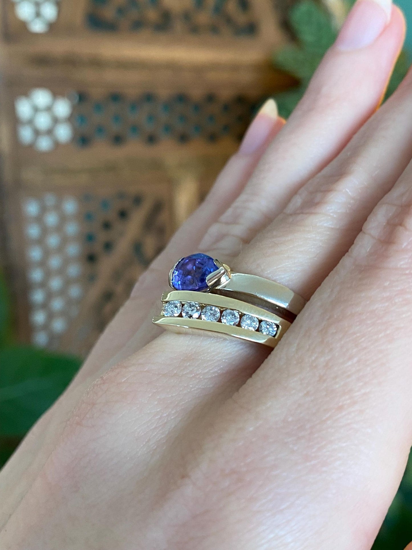 Vintage Solid 14k Yellow Gold Diamond Tanzanite Chevron Ring - Size 6.5