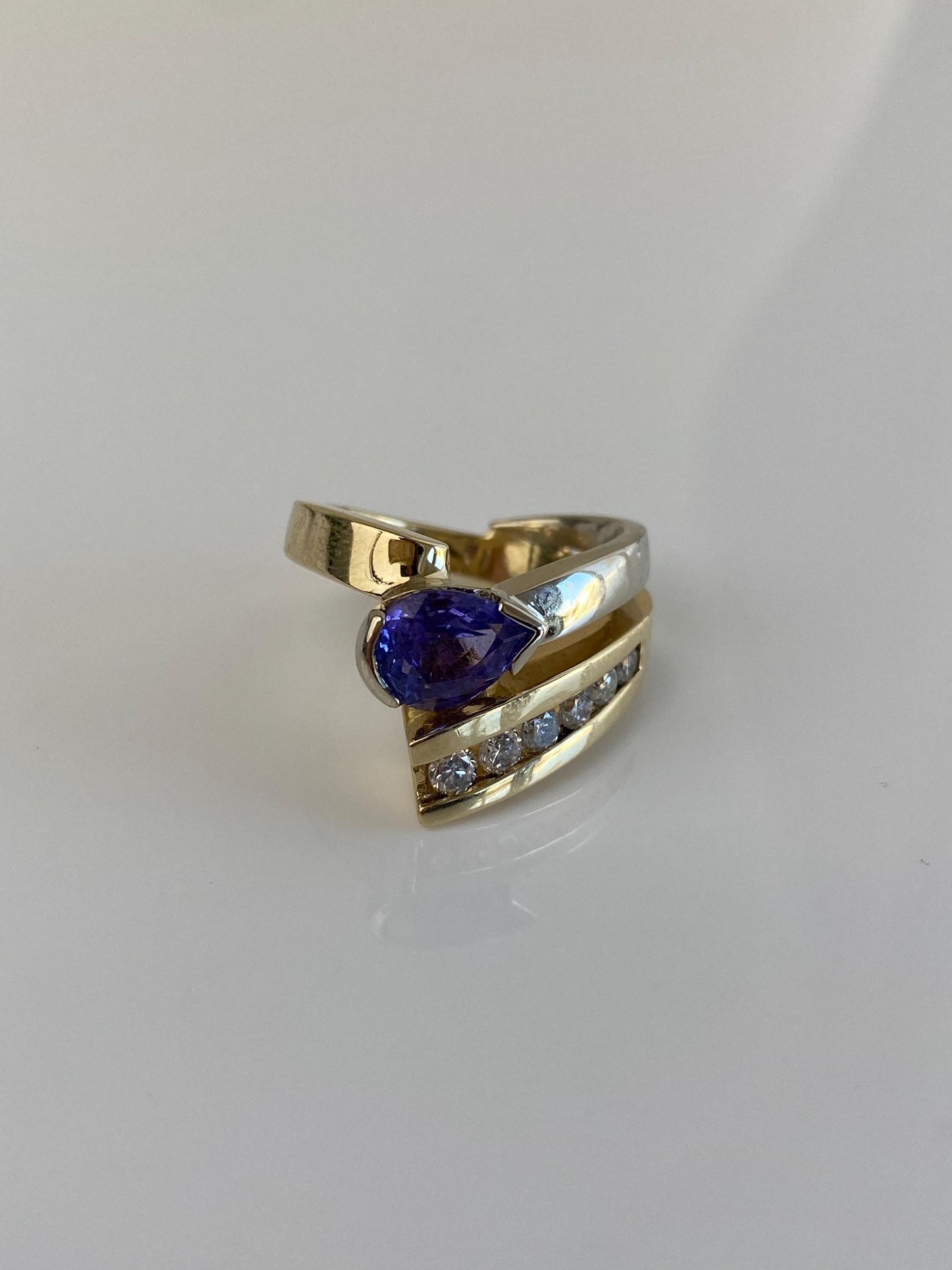 Vintage Solid 14k Yellow Gold Diamond Tanzanite Chevron Ring - Size 6.5