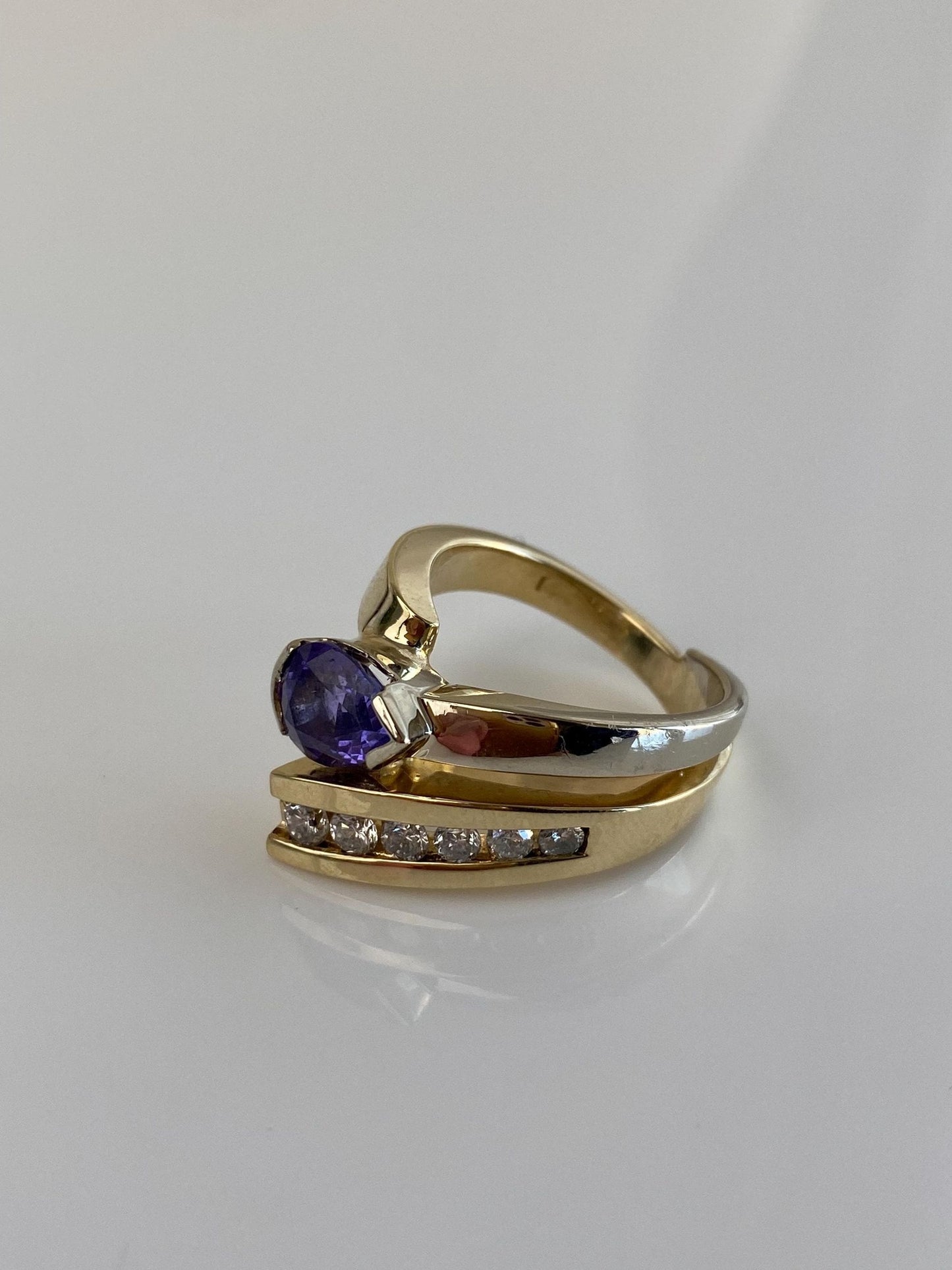 Vintage Solid 14k Yellow Gold Diamond Tanzanite Chevron Ring - Size 6.5