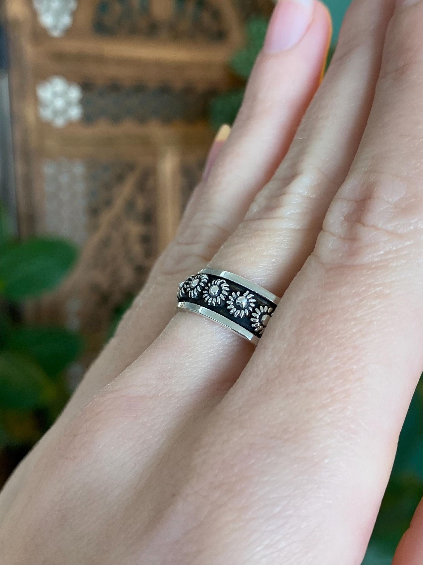 Vintage Solid Sterling Silver Flower Ring Band - Size 10.75