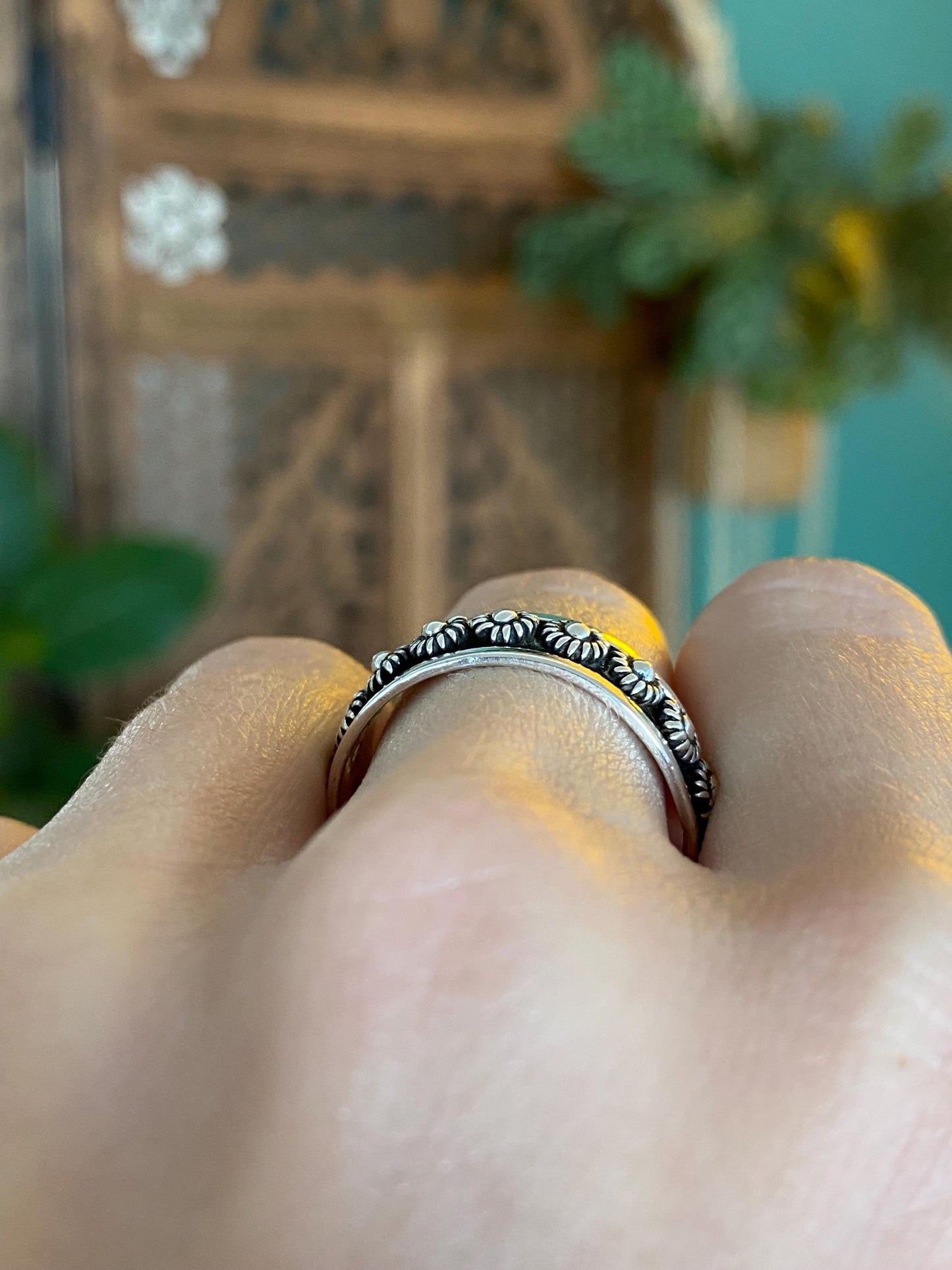 Vintage Solid Sterling Silver Flower Ring Band - Size 10.75