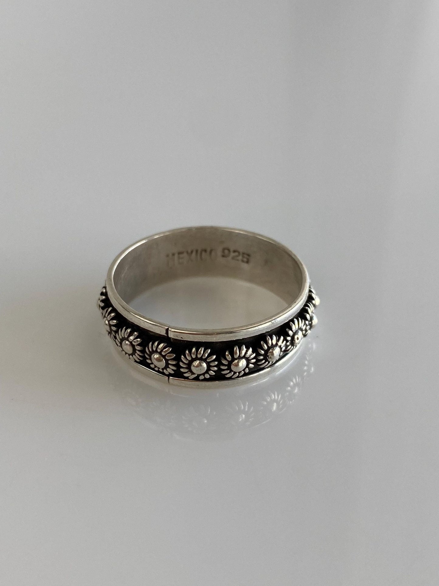 Vintage Solid Sterling Silver Flower Ring Band - Size 10.75