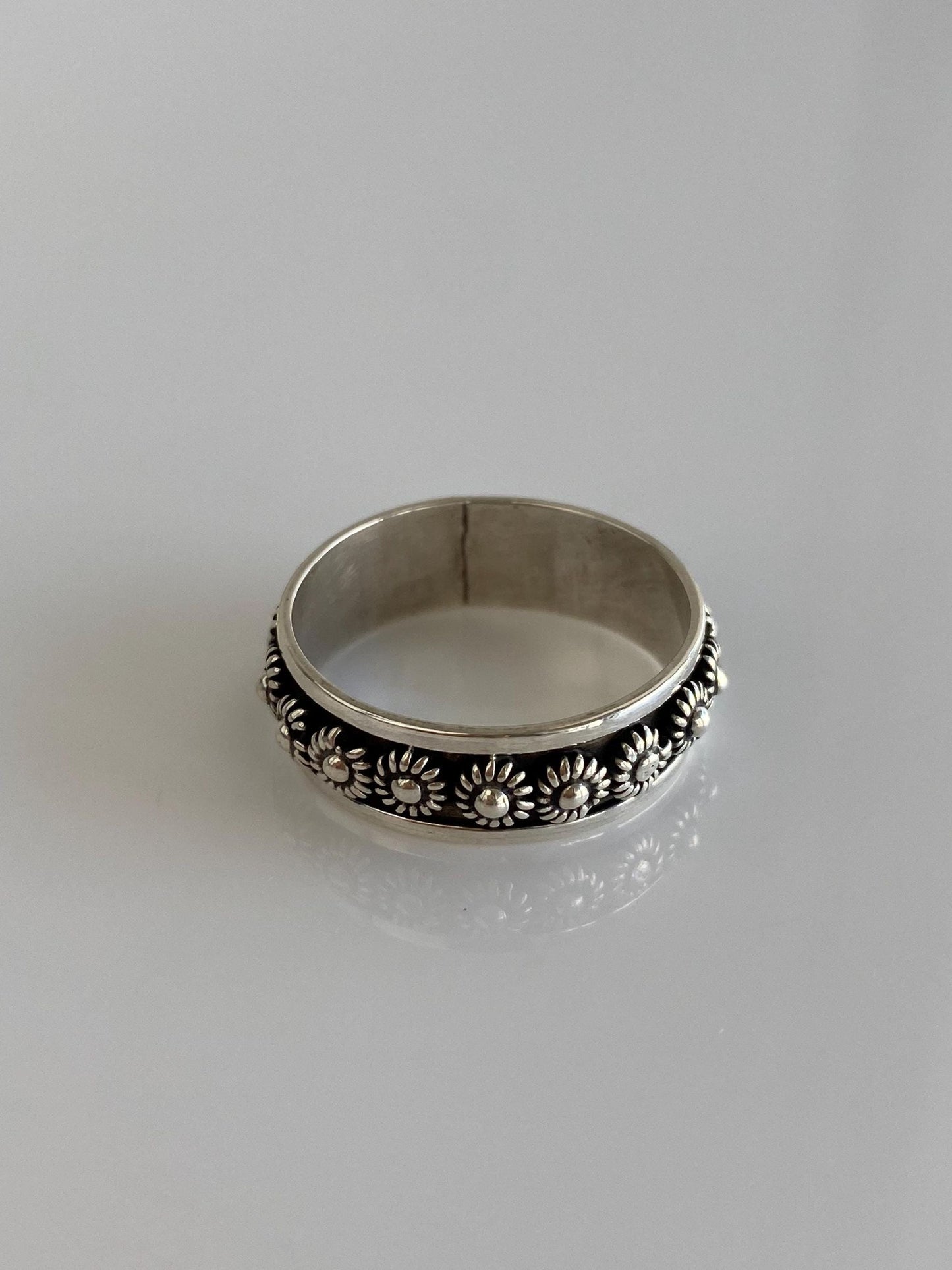 Vintage Solid Sterling Silver Flower Ring Band - Size 10.75