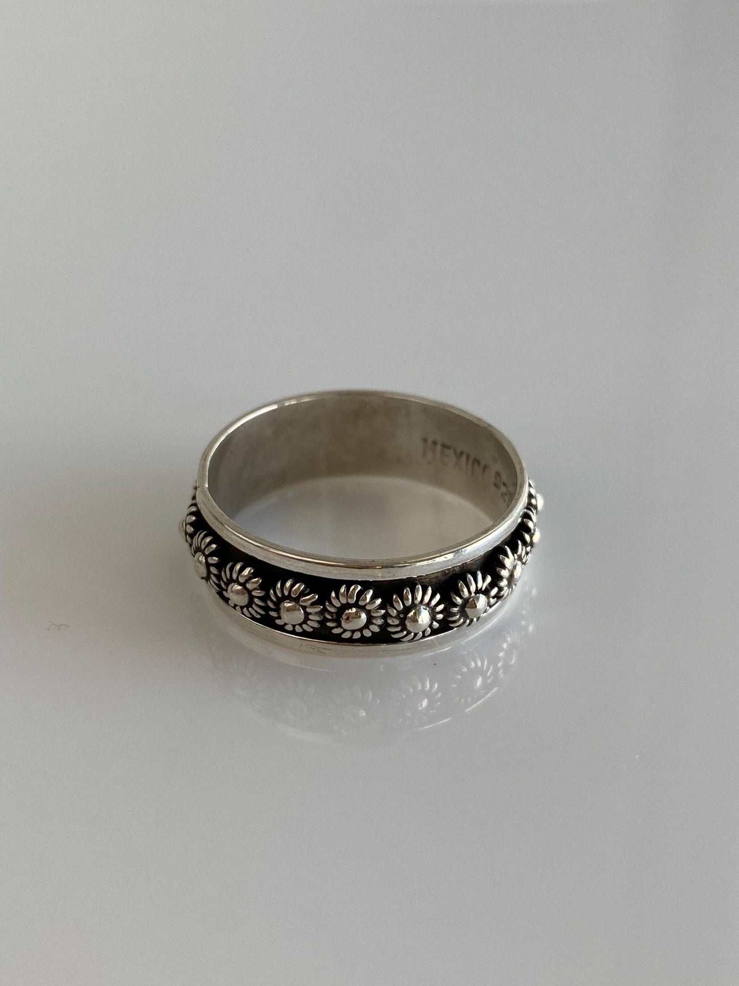 Vintage Solid Sterling Silver Flower Ring Band - Size 10.75