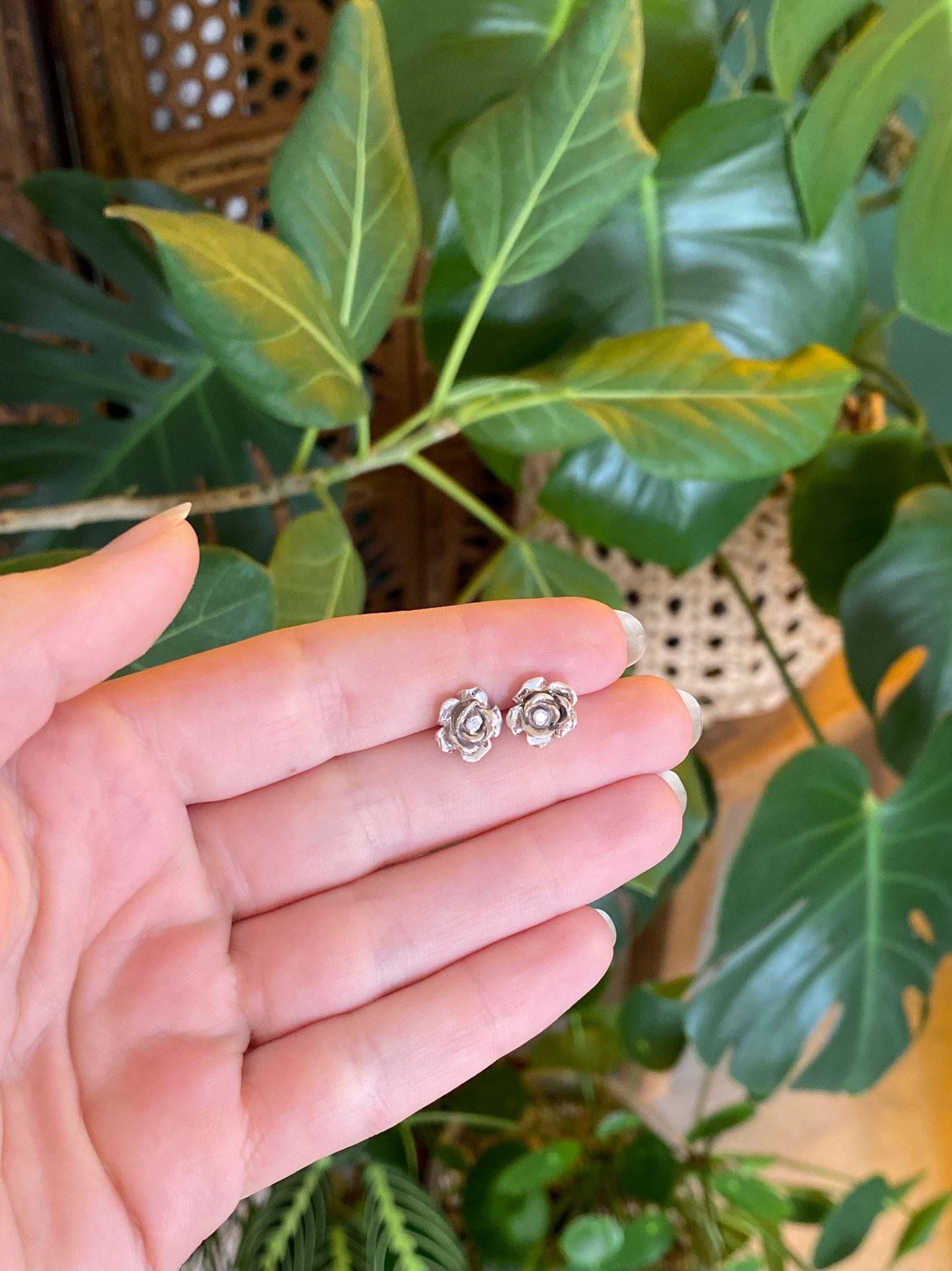 Vintage Solid 14k White Gold Diamond Flower Stud Earrings