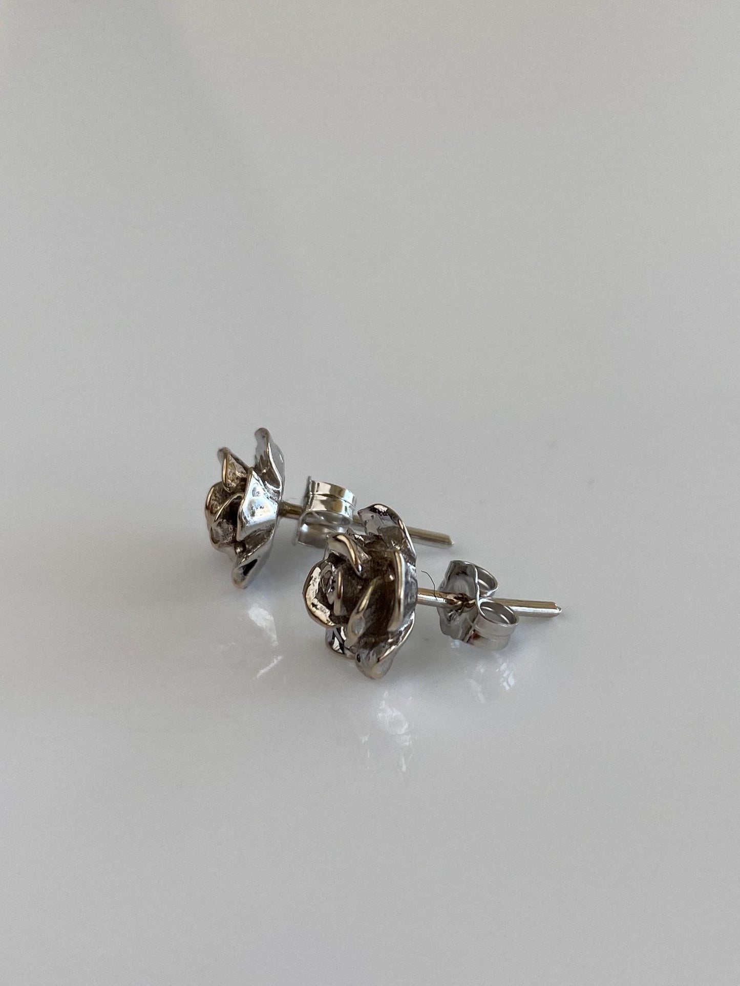Vintage Solid 14k White Gold Diamond Flower Stud Earrings