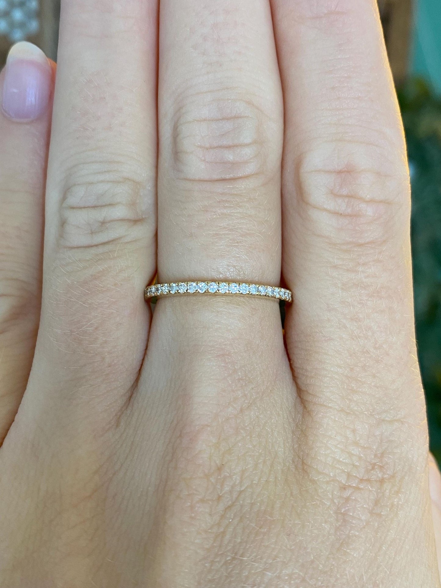 Vintage Solid 18k Yellow Gold Diamonds Slim Ring Band - Size 6.5