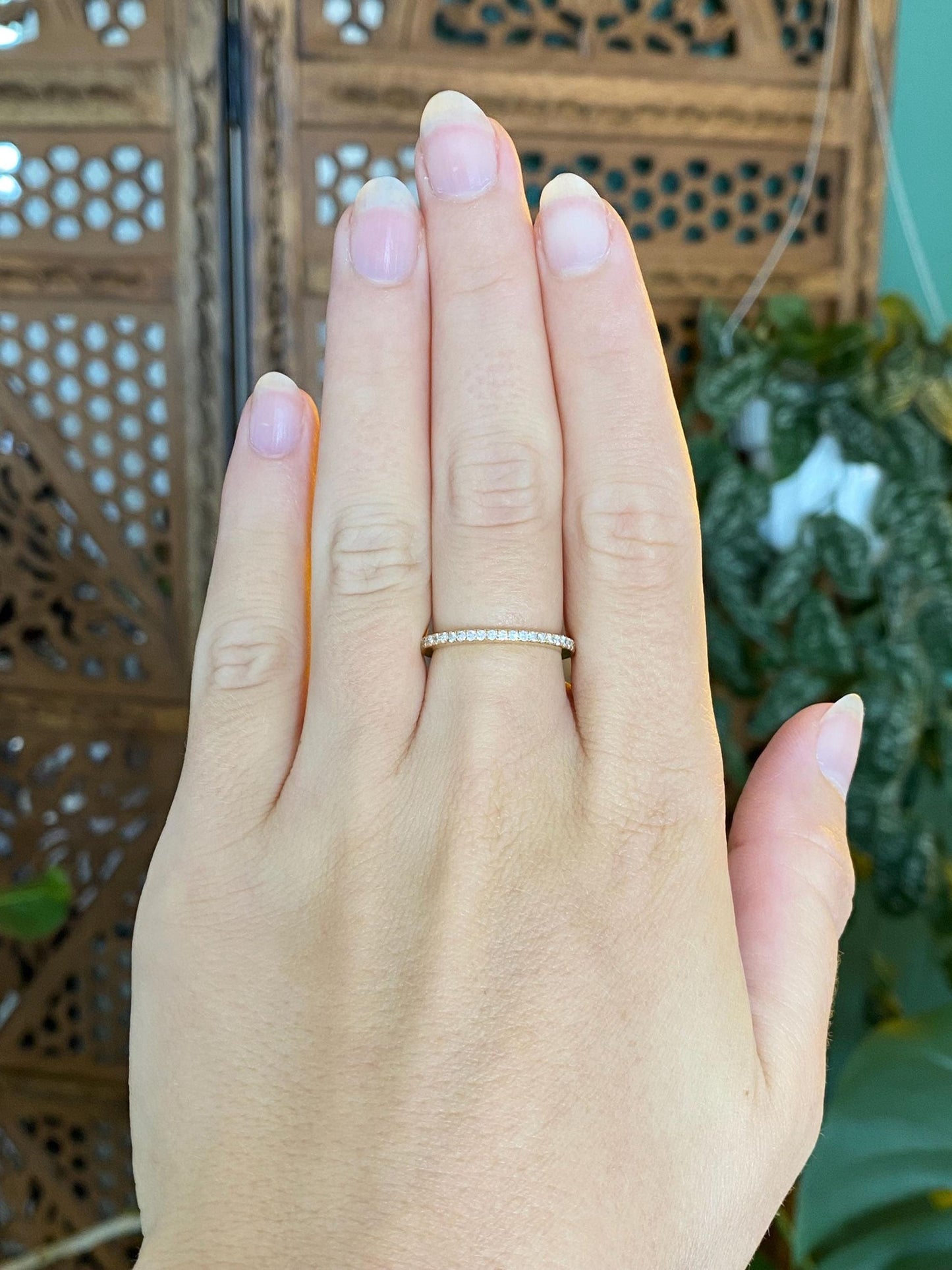 Vintage Solid 18k Yellow Gold Diamonds Slim Ring Band - Size 6.5