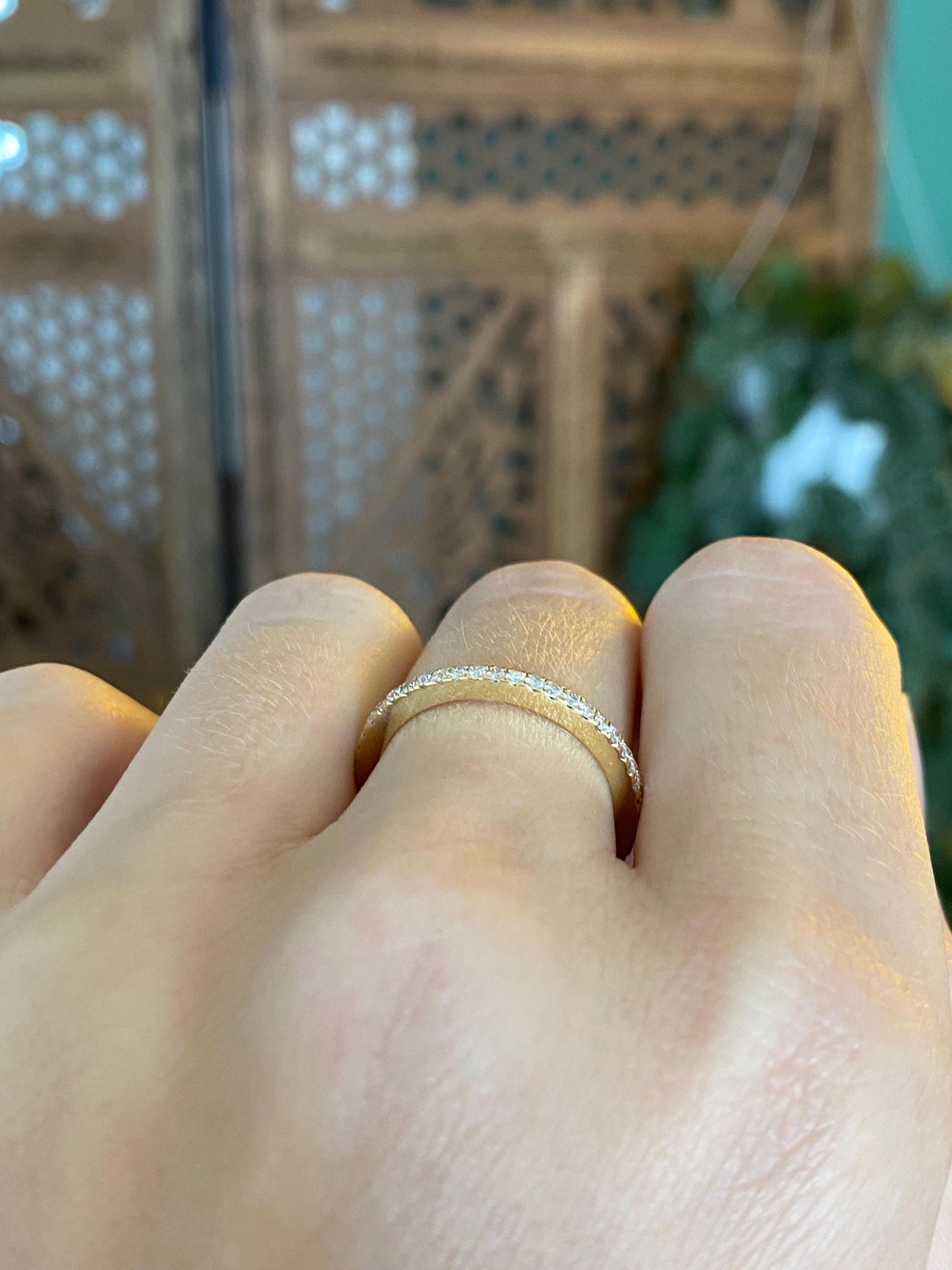 Vintage Solid 18k Yellow Gold Diamonds Slim Ring Band - Size 6.5