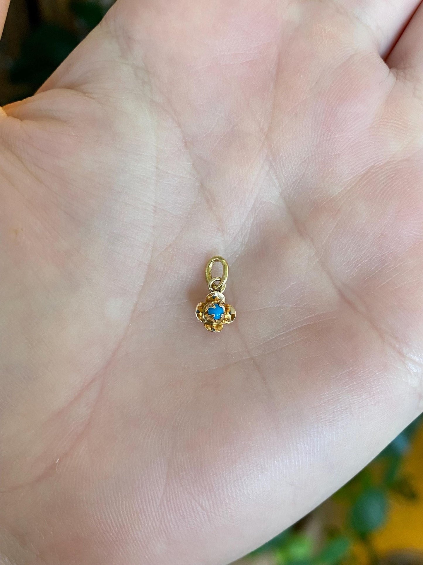 Vintage Solid 18k Yellow Gold Turquoise Flower Charm