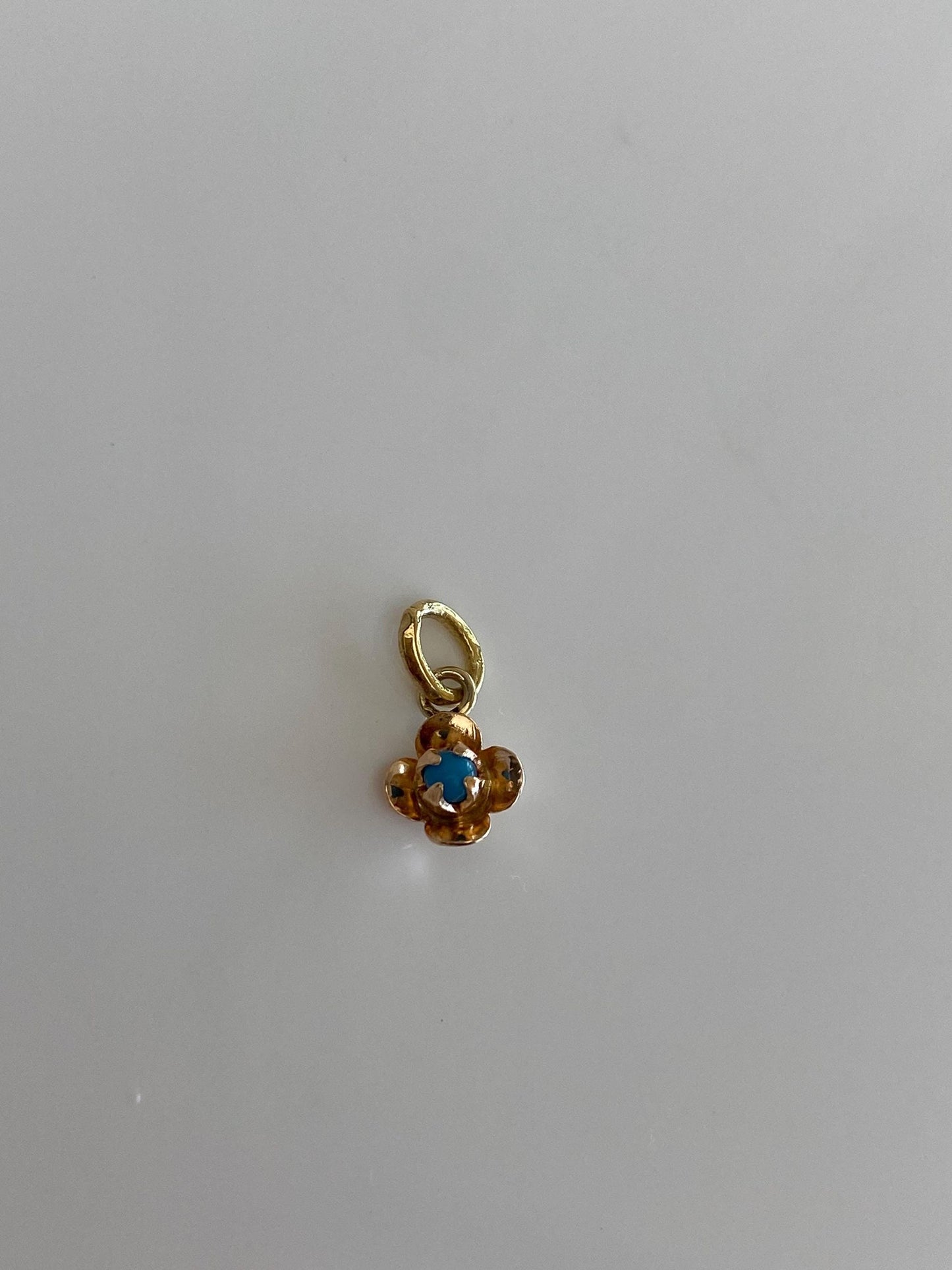 Vintage Solid 18k Yellow Gold Turquoise Flower Charm