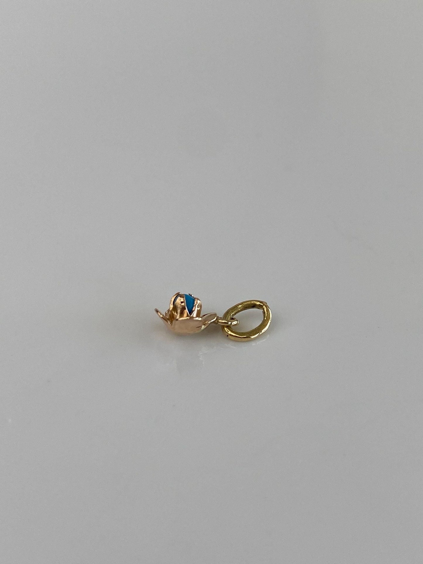 Vintage Solid 18k Yellow Gold Turquoise Flower Charm