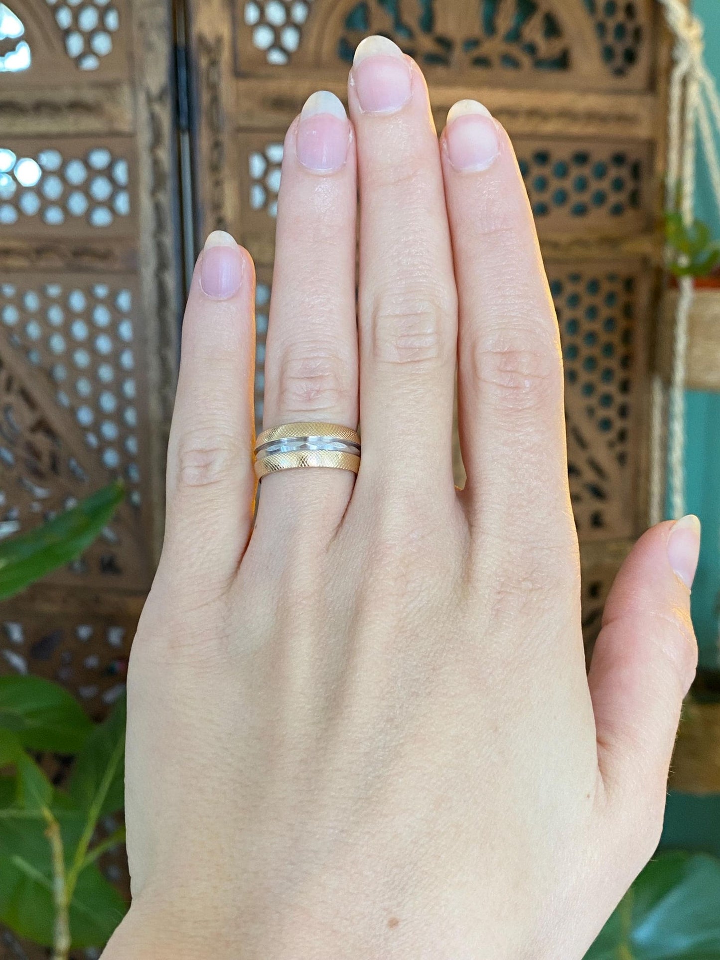 Vintage Solid 14k White & Yellow Gold Textured Diamond Cut Ring Band - Size 6
