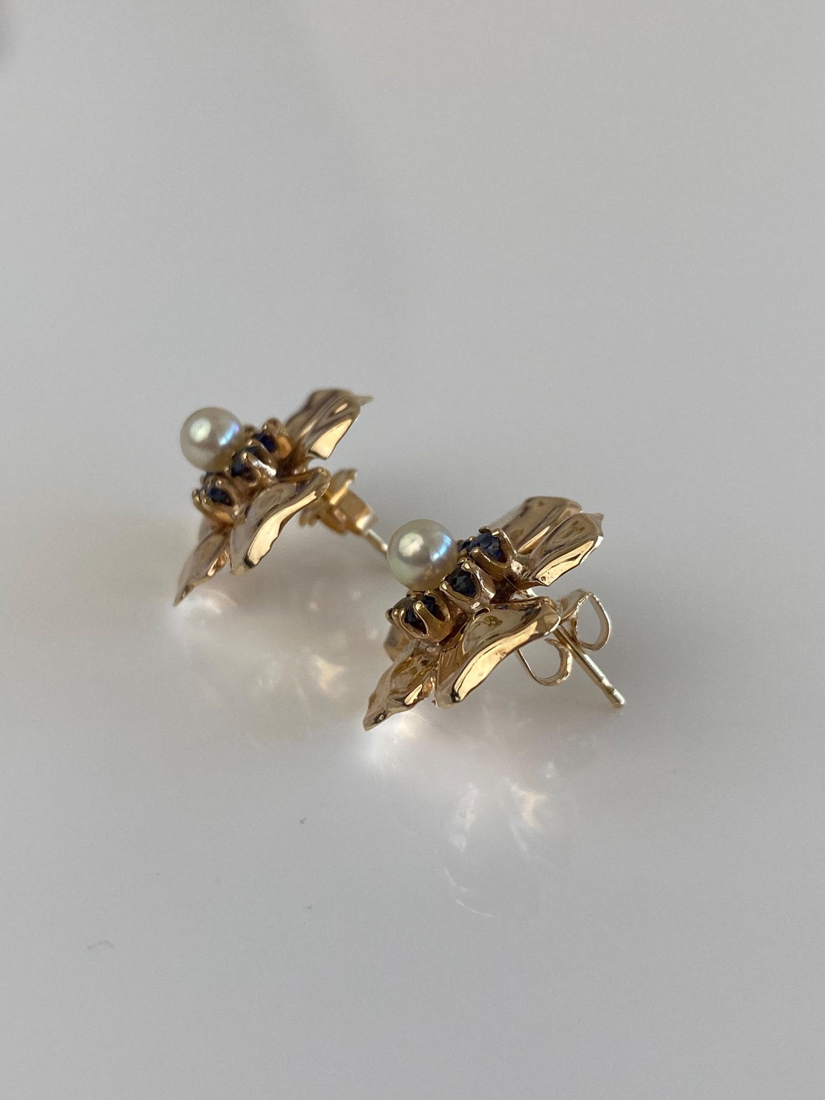 Vintage Solid 14k Yellow Gold Blue Sapphire Halo Pearl Flower Stud Earrings
