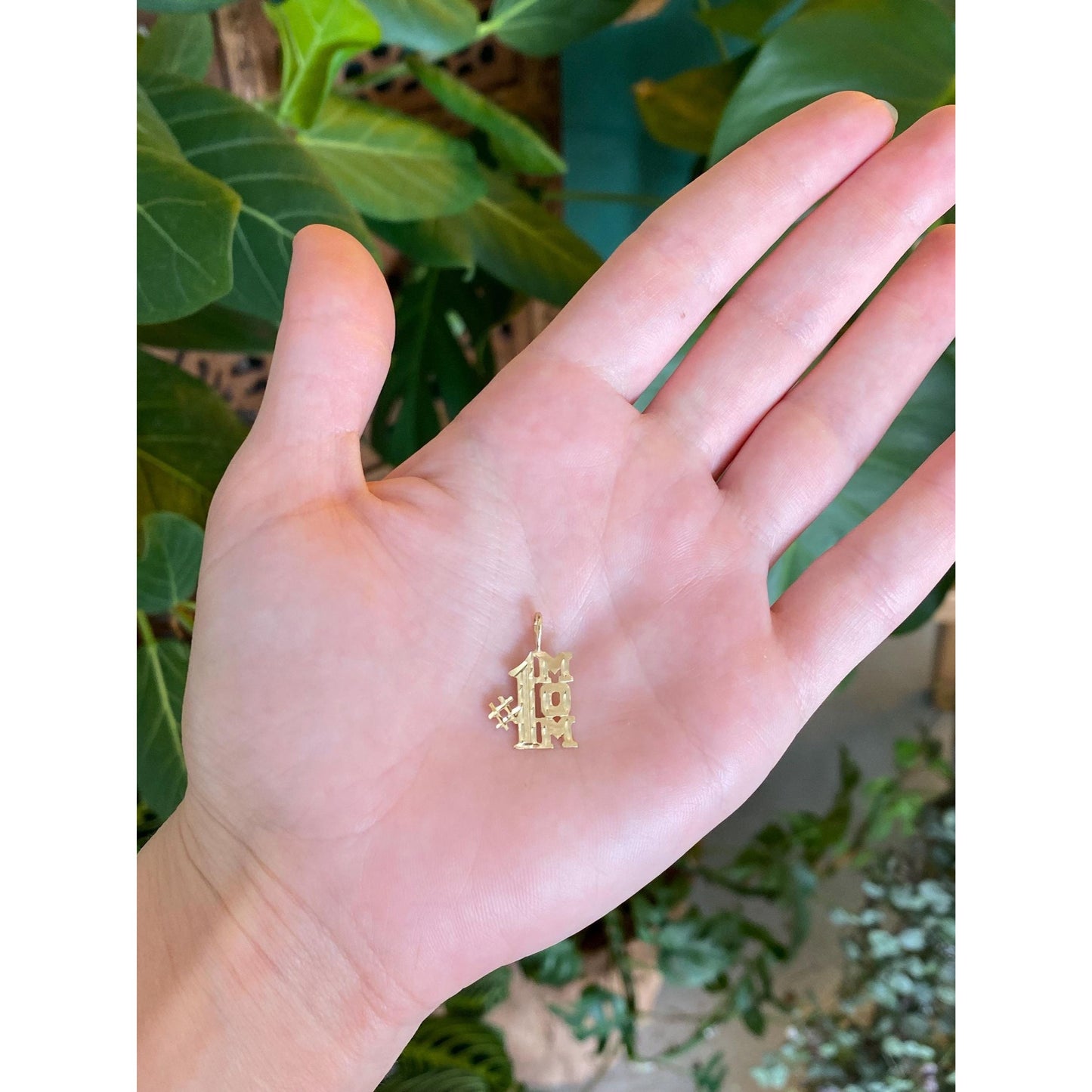 Vintage Solid 14k Yellow Gold Diamond Cut '#1 Mom' Charm