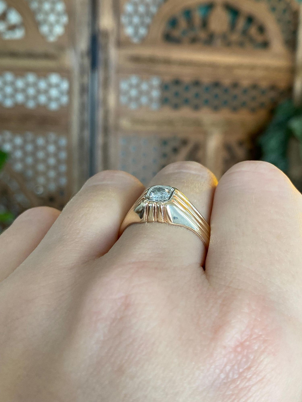 Vintage Solid 14k White & Yellow Gold Diamond Lined Ring - Size 9.75