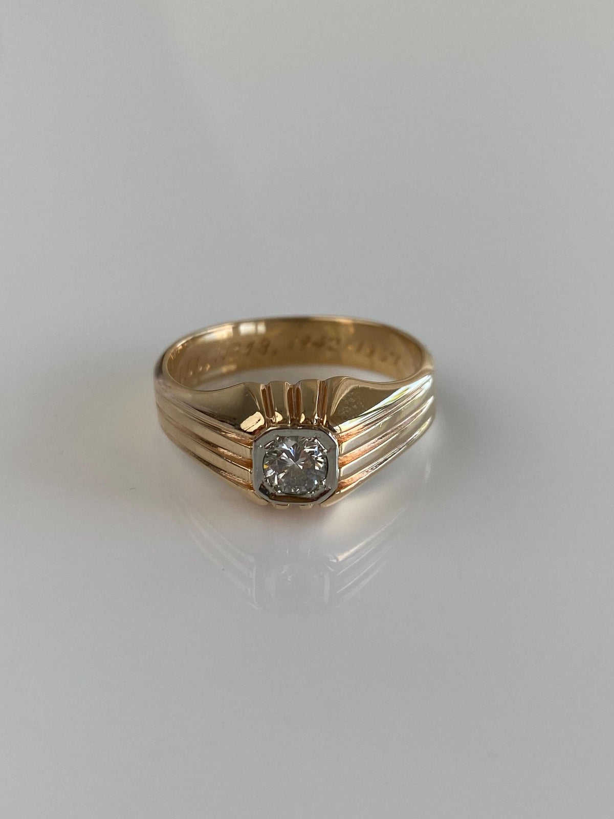 Vintage Solid 14k White & Yellow Gold Diamond Lined Ring - Size 9.75