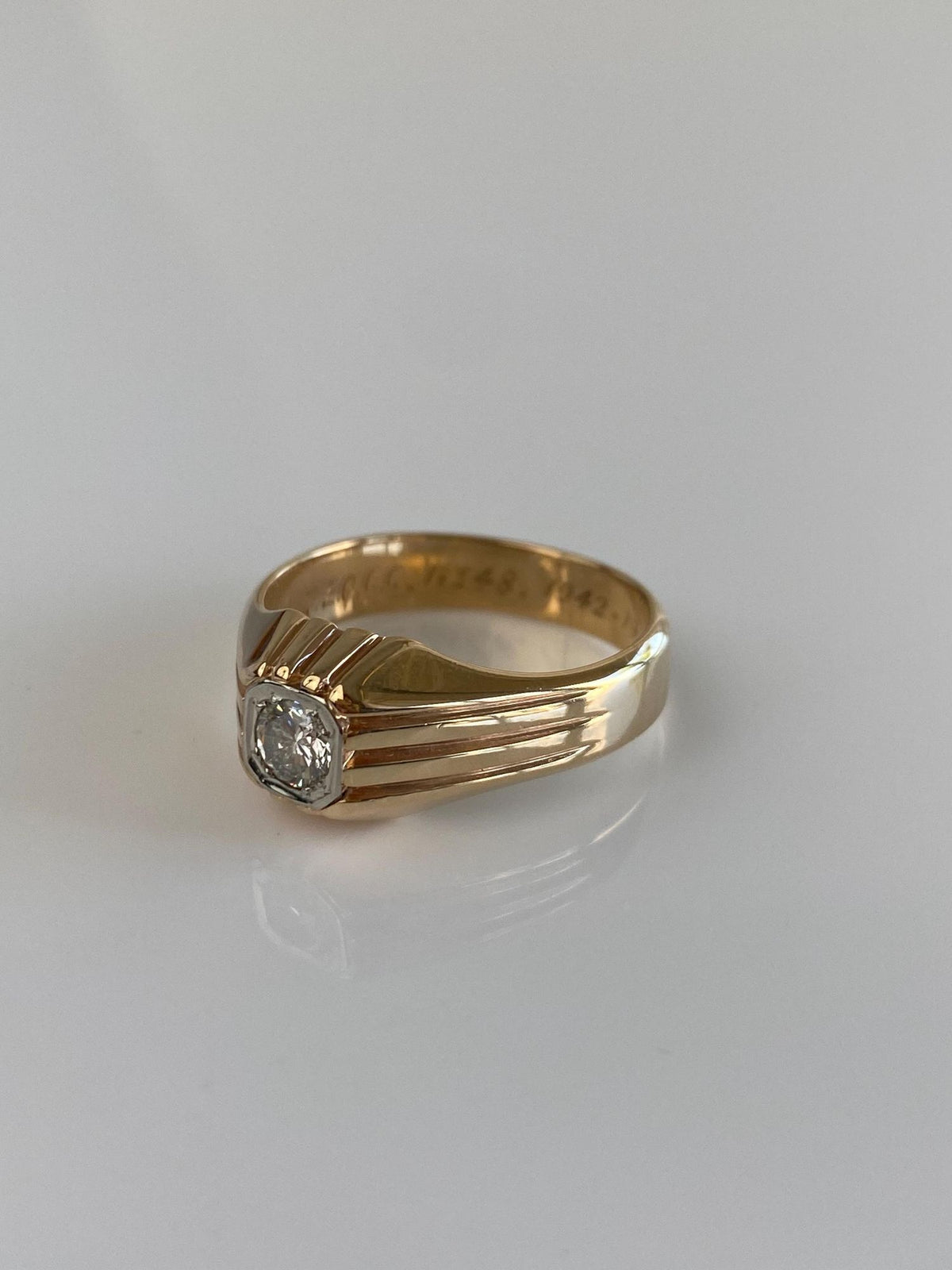 Vintage Solid 14k White & Yellow Gold Diamond Lined Ring - Size 9.75
