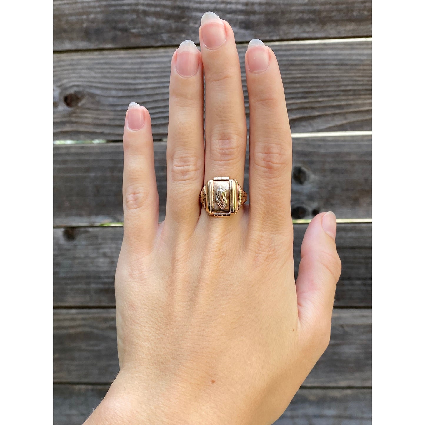Vintage Solid 10k Yellow Gold 1942 Class Ring - Size 7.75