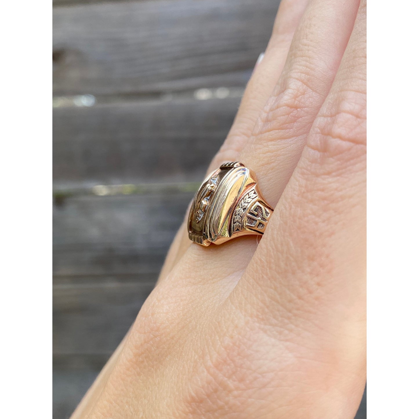 Vintage Solid 10k Yellow Gold 1942 Class Ring - Size 7.75