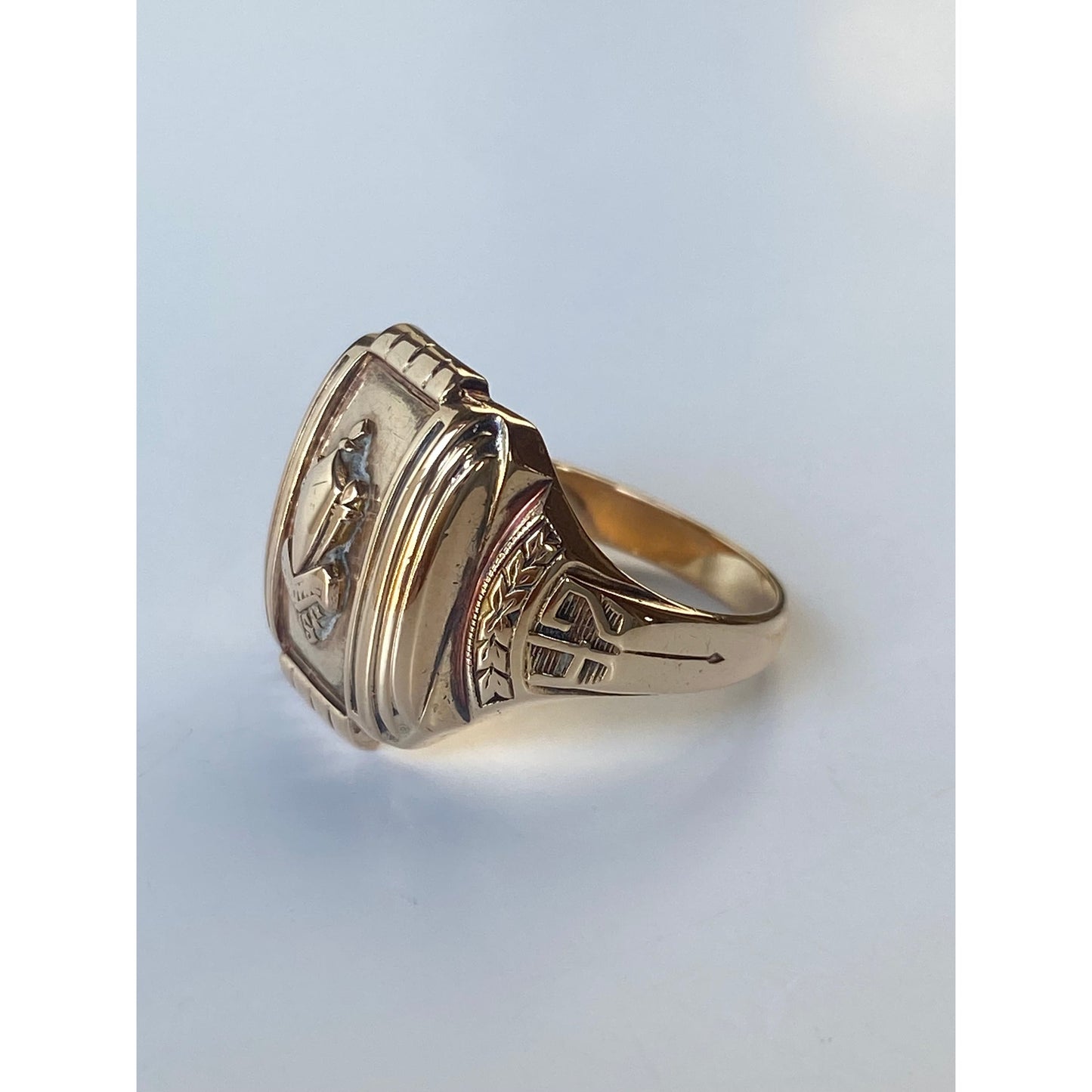 Vintage Solid 10k Yellow Gold 1942 Class Ring - Size 7.75